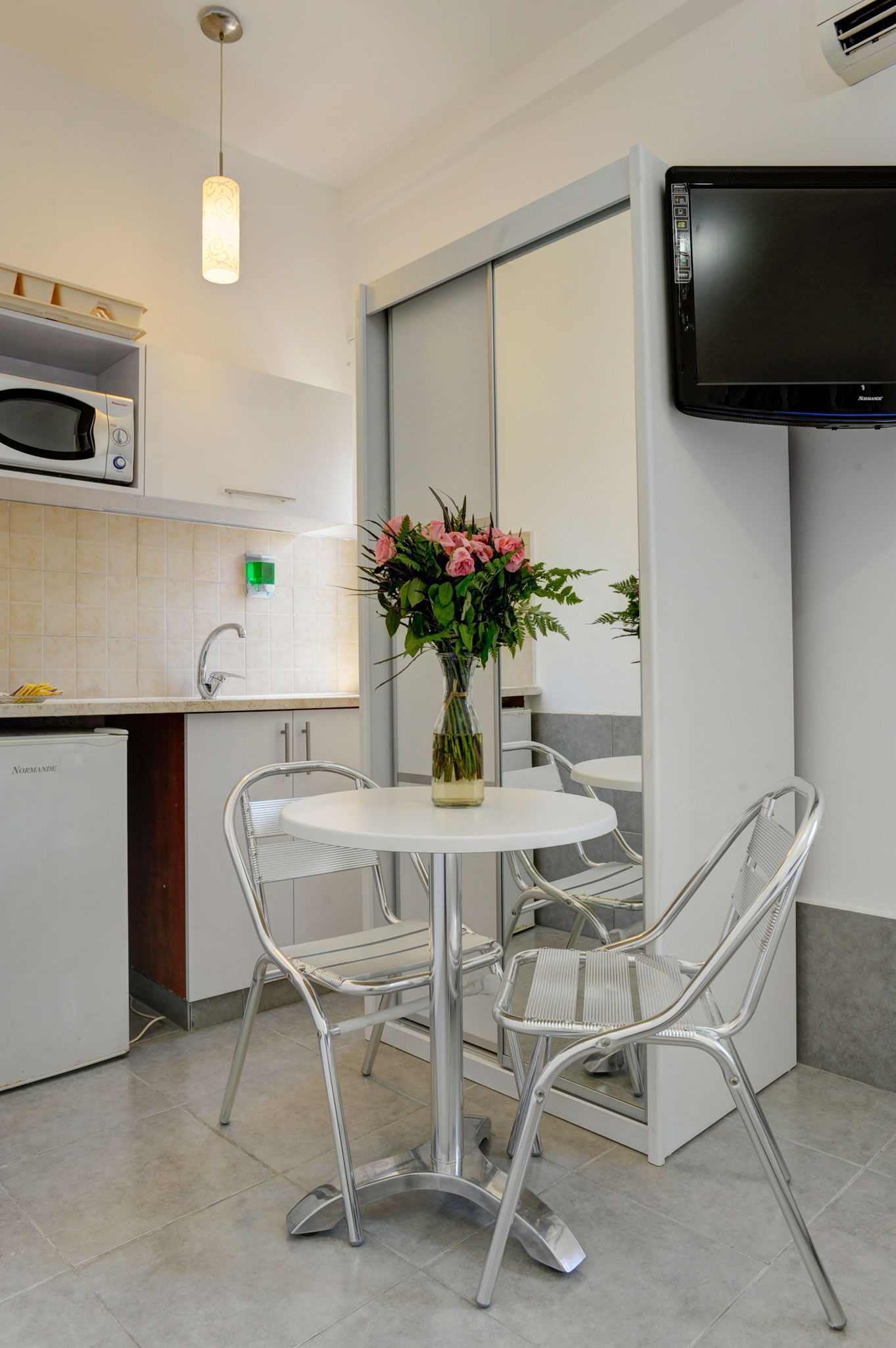 Liber Tel Aviv Sea Shore Suites