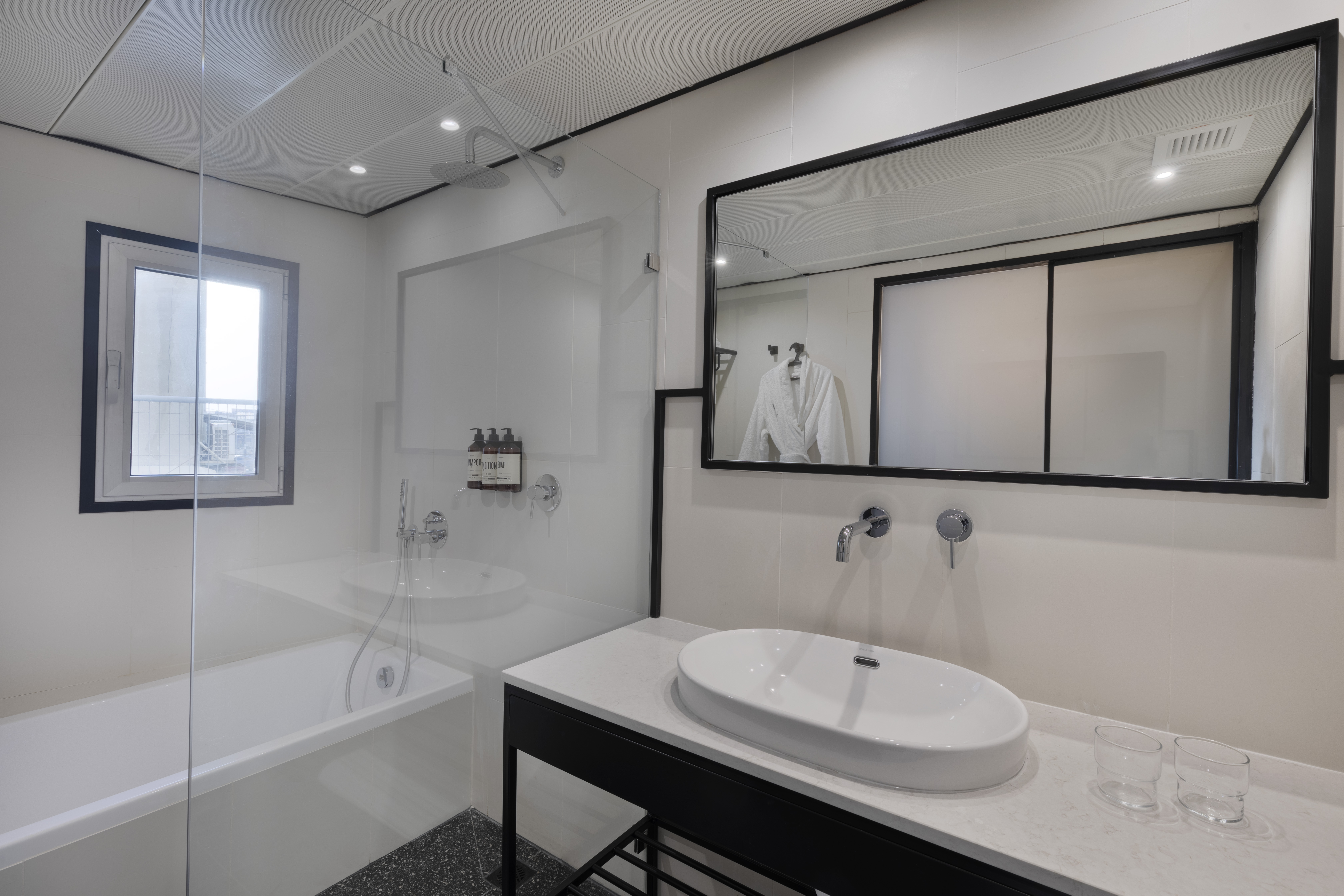 Metropolitan Suites