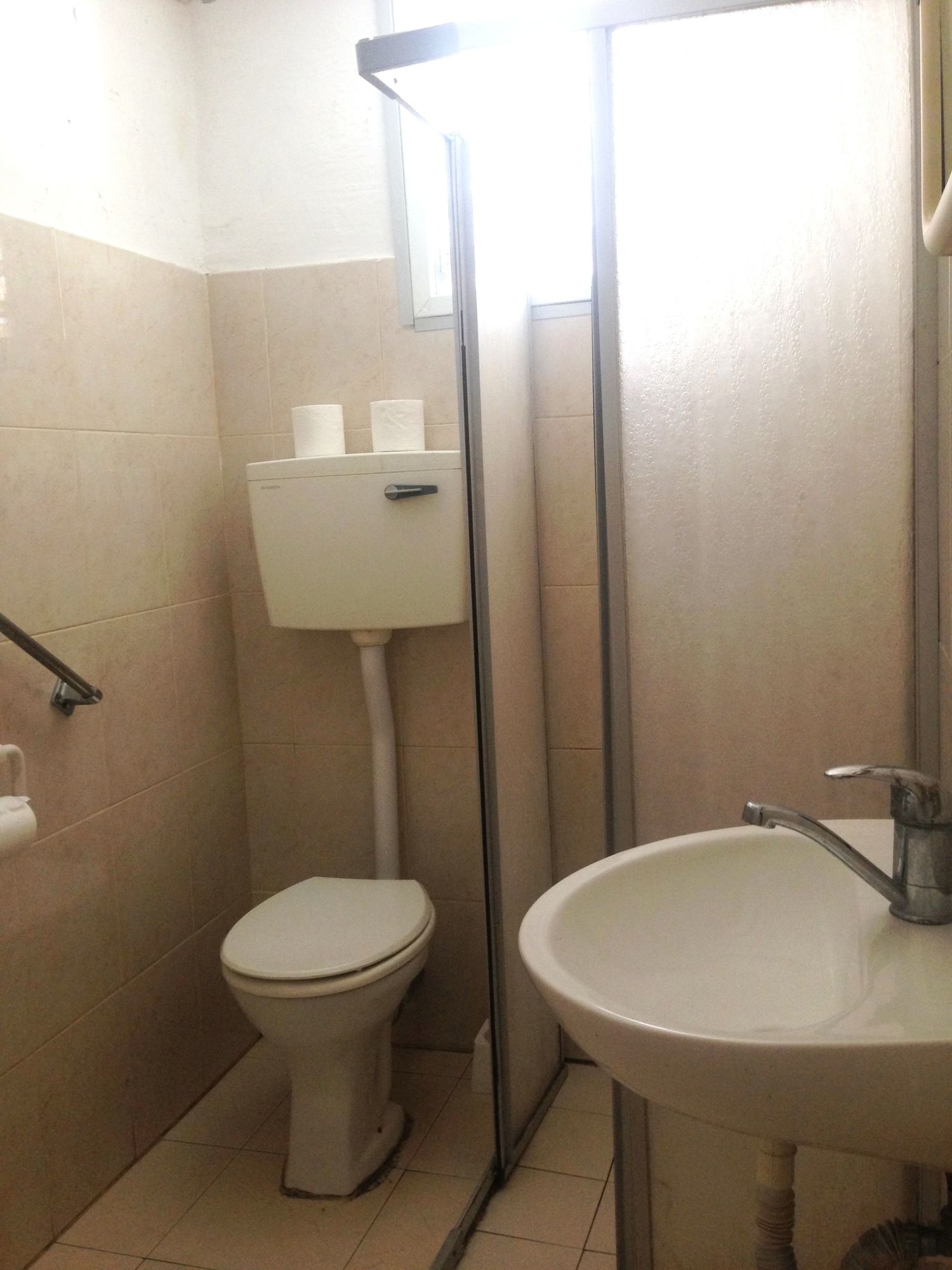 Momo's Hostel
