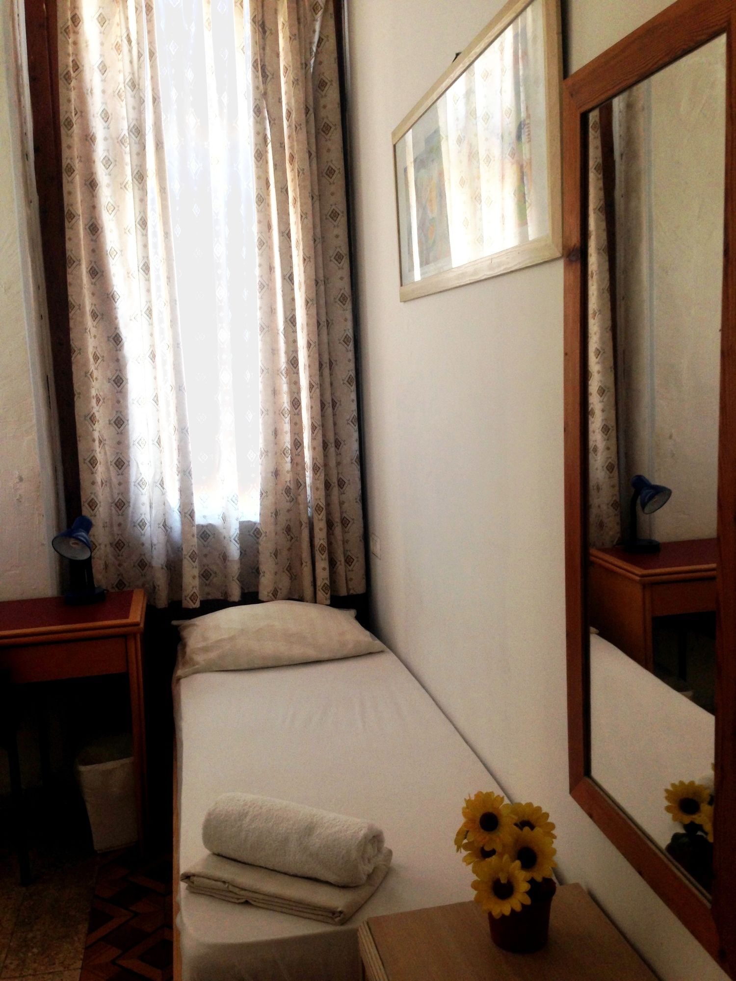 Momo's Hostel