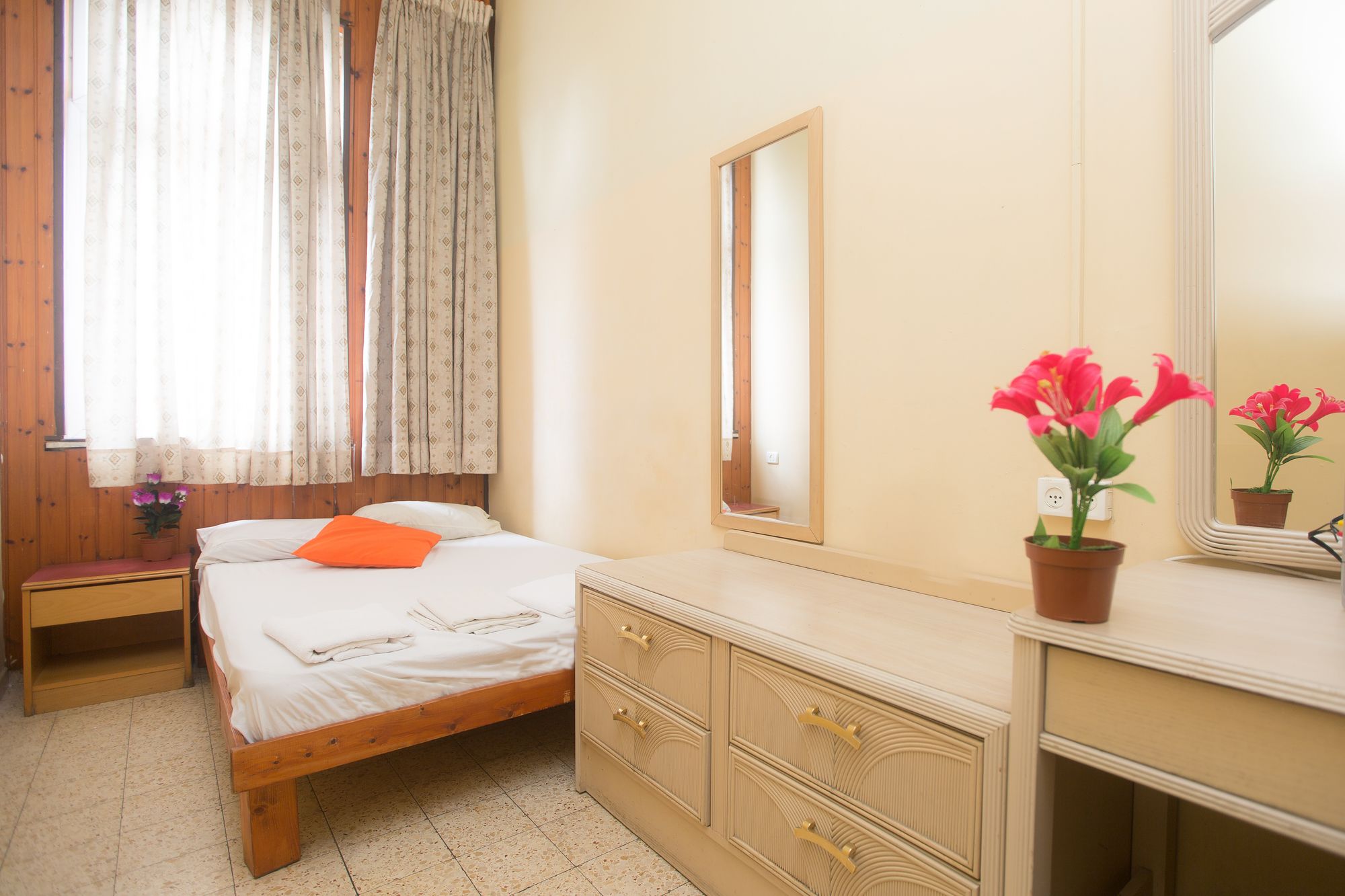 Momo's Hostel