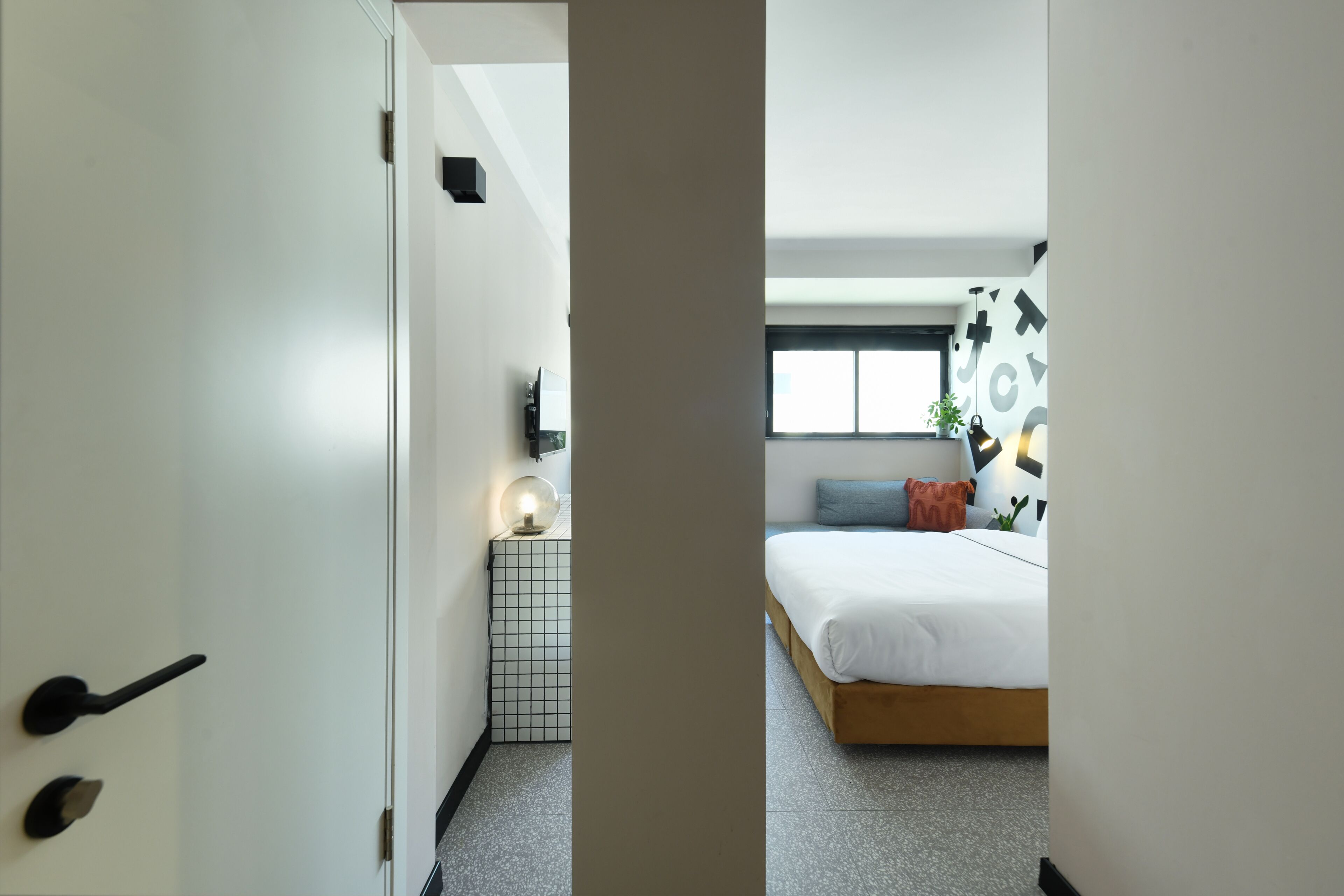 Pixel – An Autonomous Hotel by Loginn