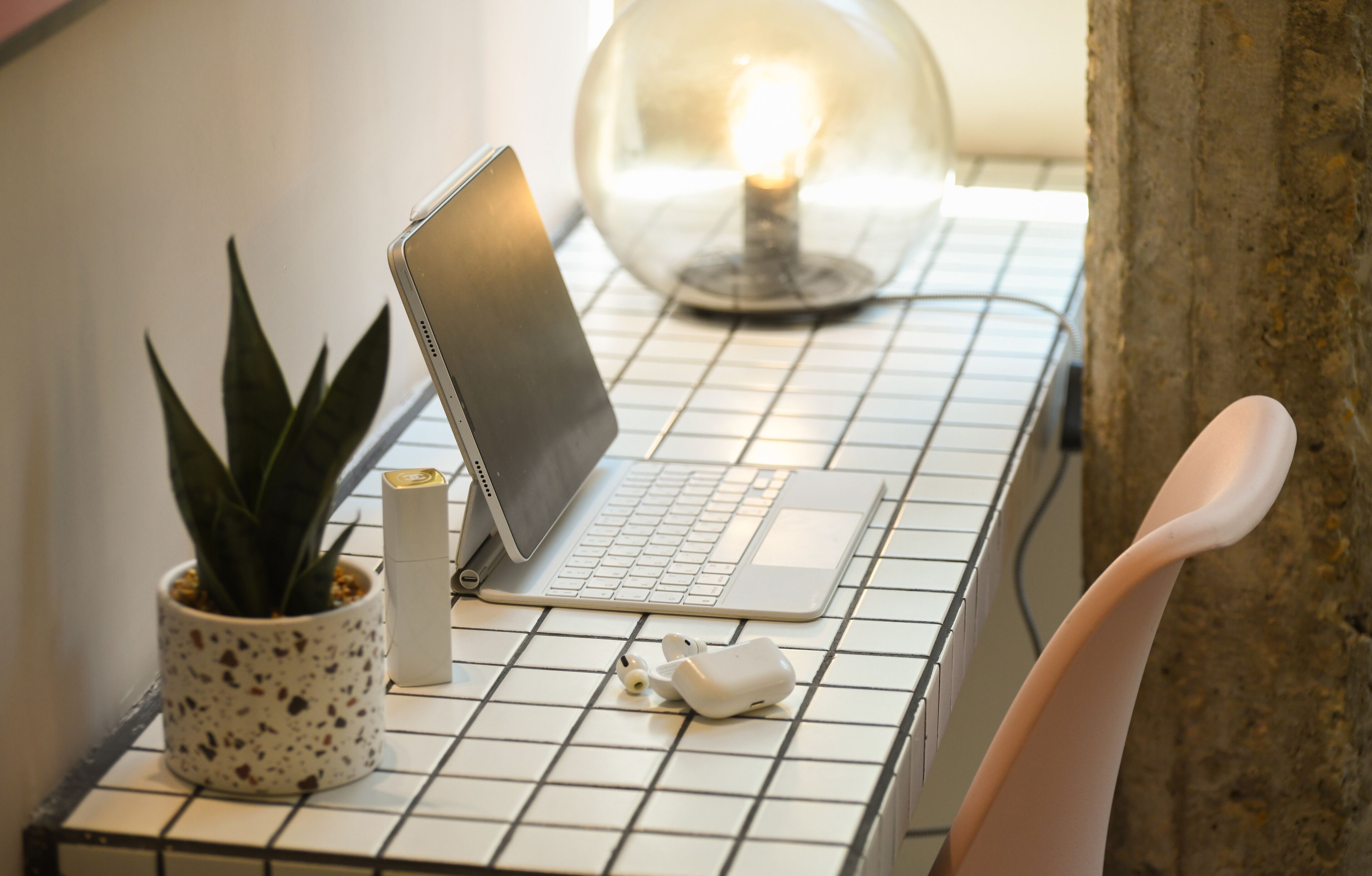 Pixel – An Autonomous Hotel by Loginn