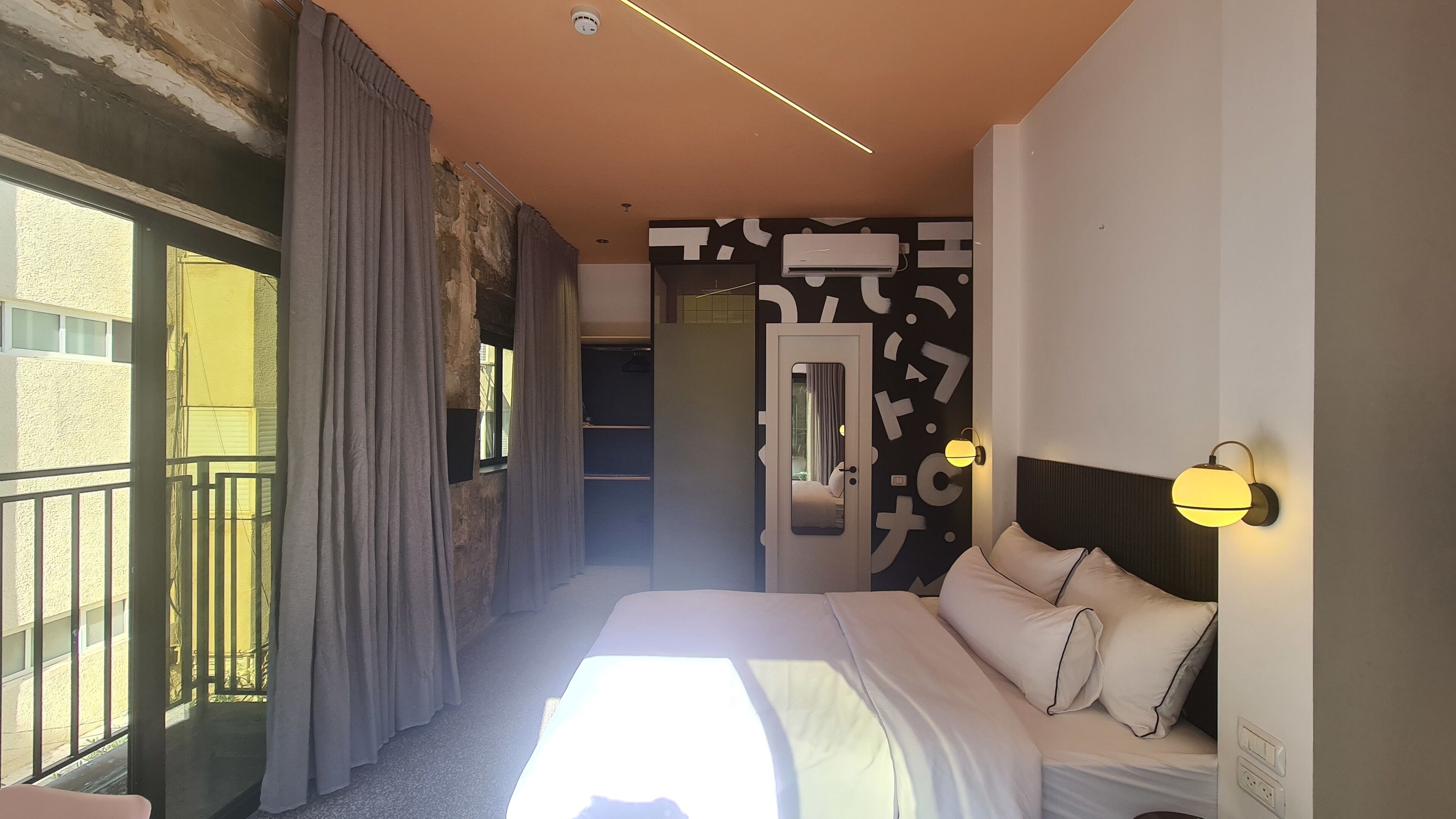 Pixel – An Autonomous Hotel by Loginn