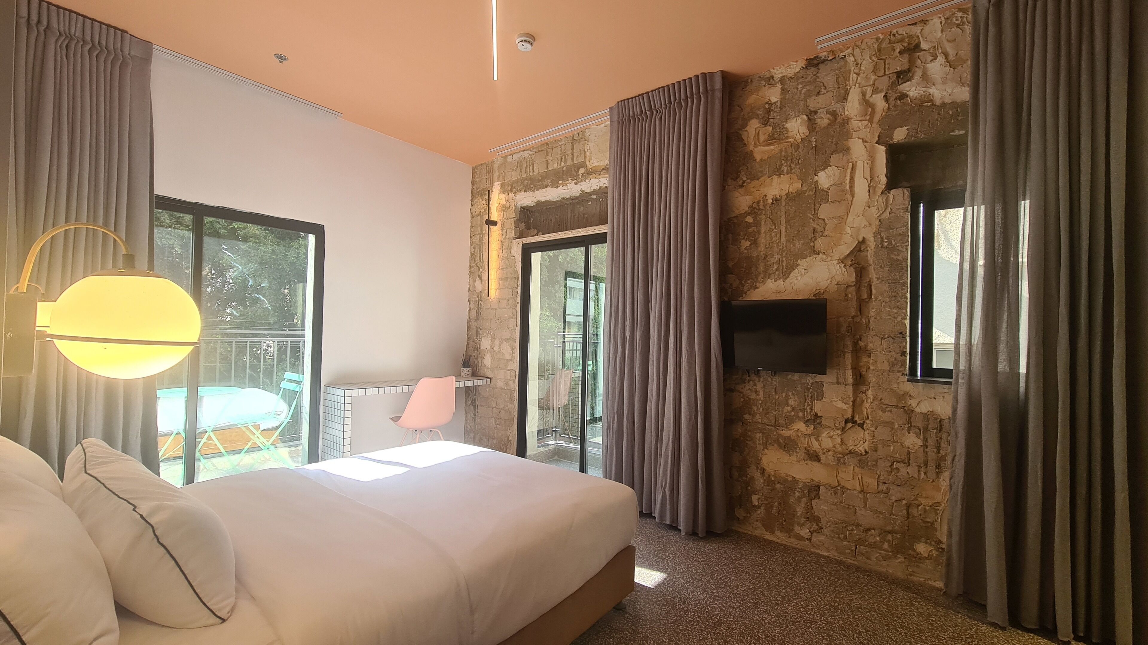 Pixel – An Autonomous Hotel by Loginn
