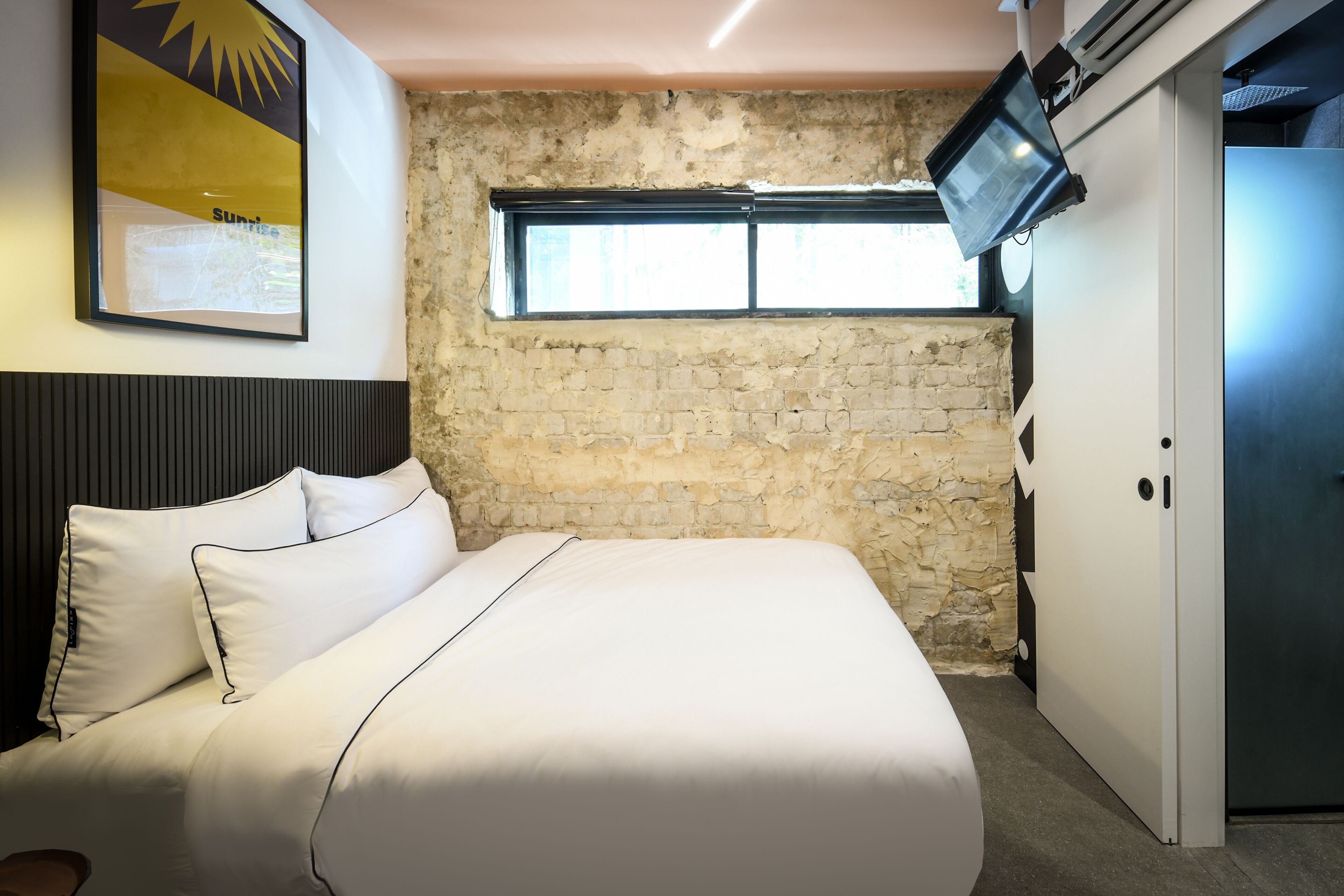 Pixel – An Autonomous Hotel by Loginn