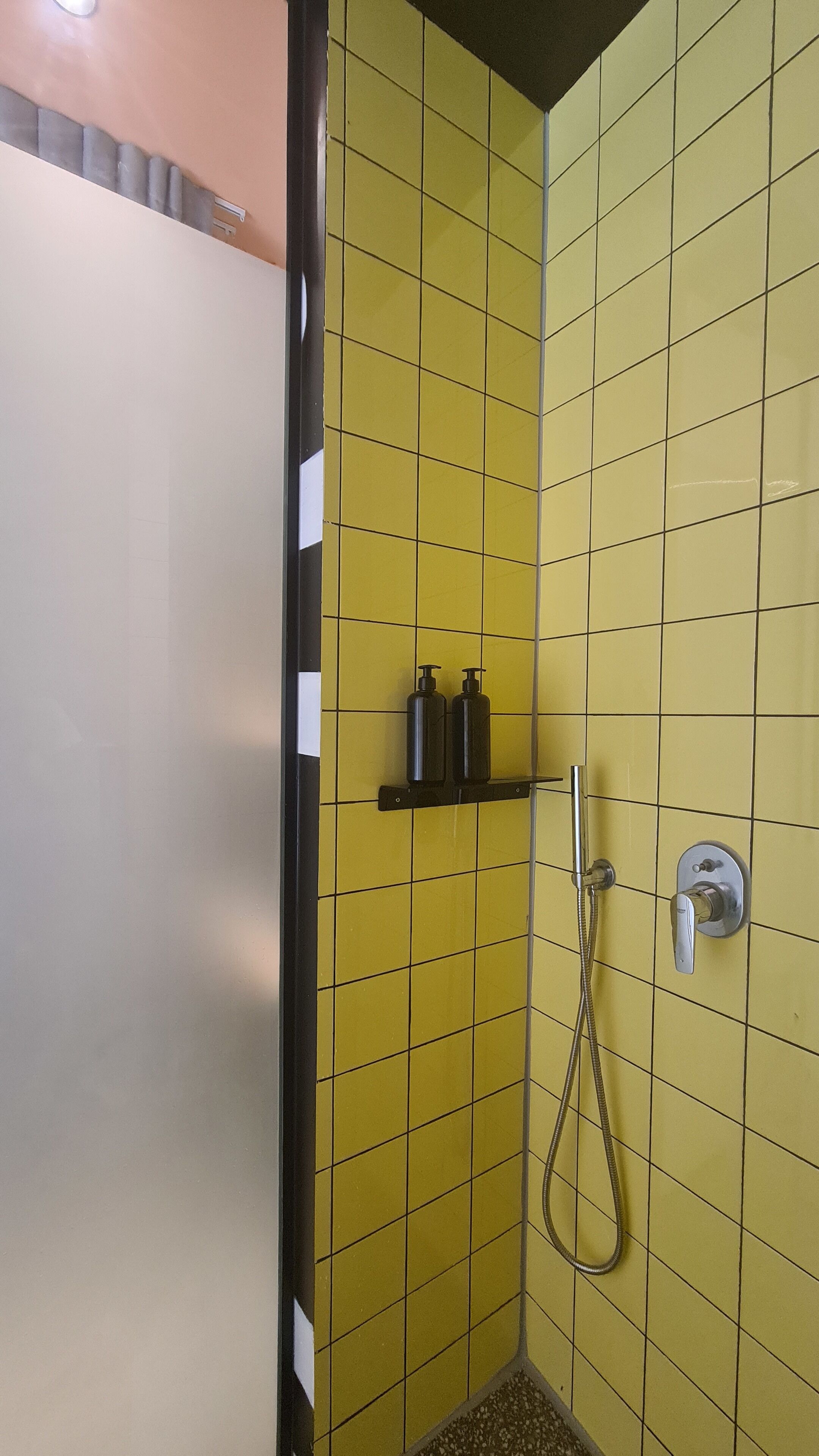 Pixel – An Autonomous Hotel by Loginn