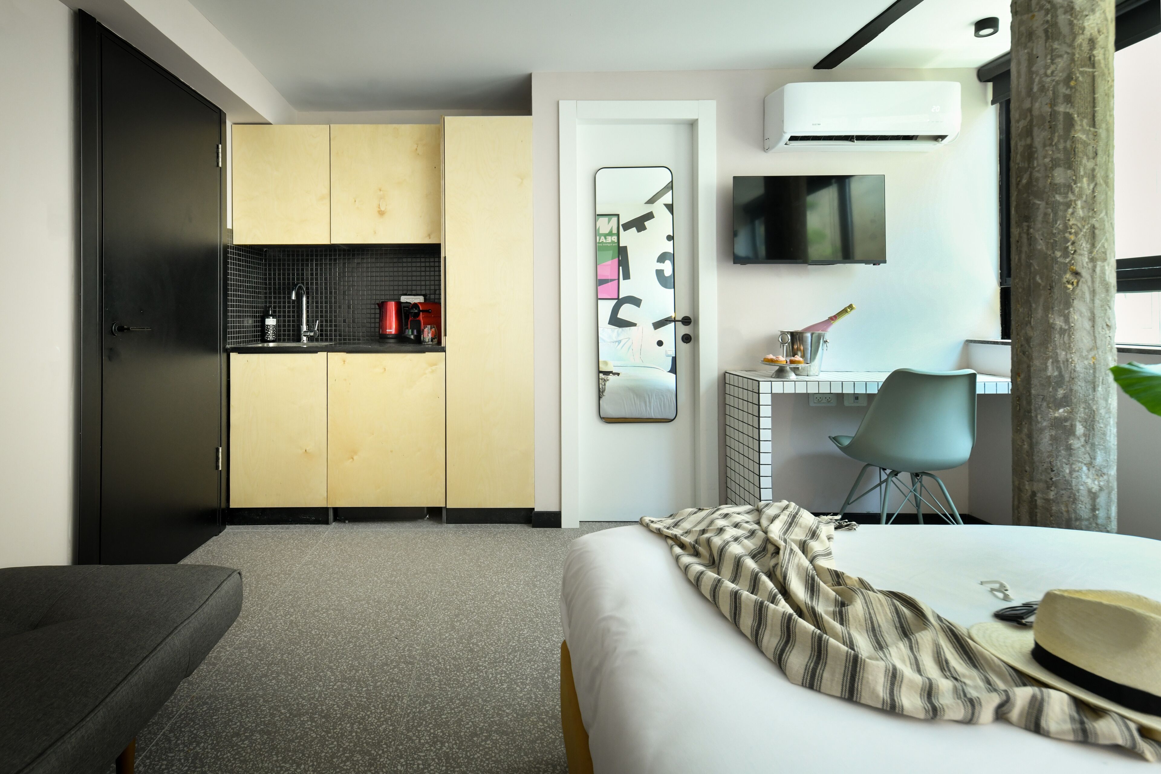 Pixel – An Autonomous Hotel by Loginn