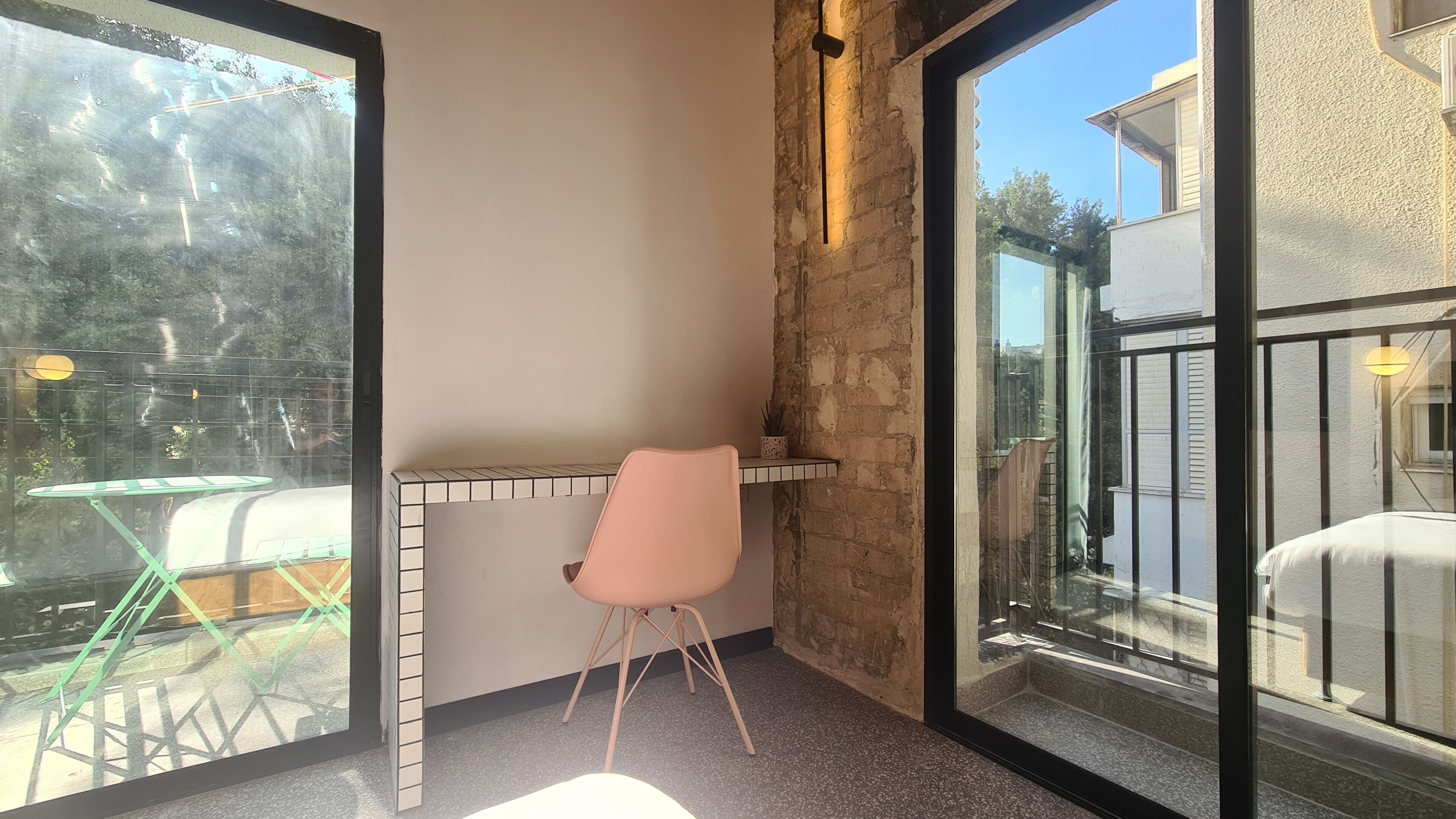 Pixel – An Autonomous Hotel by Loginn