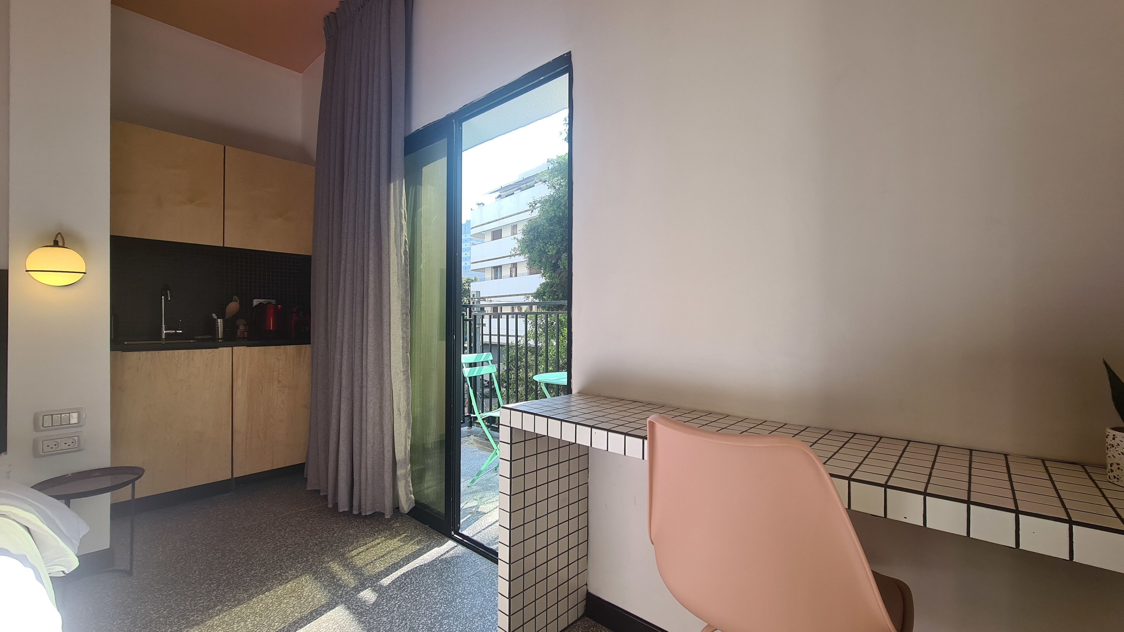 Pixel – An Autonomous Hotel by Loginn