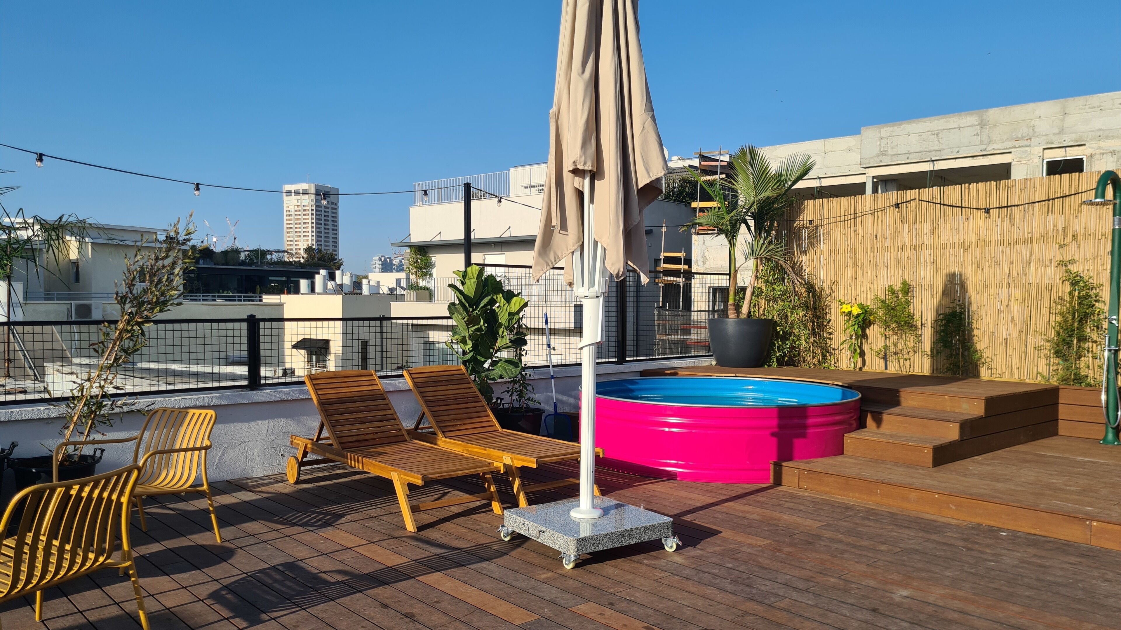Pixel – An Autonomous Hotel by Loginn