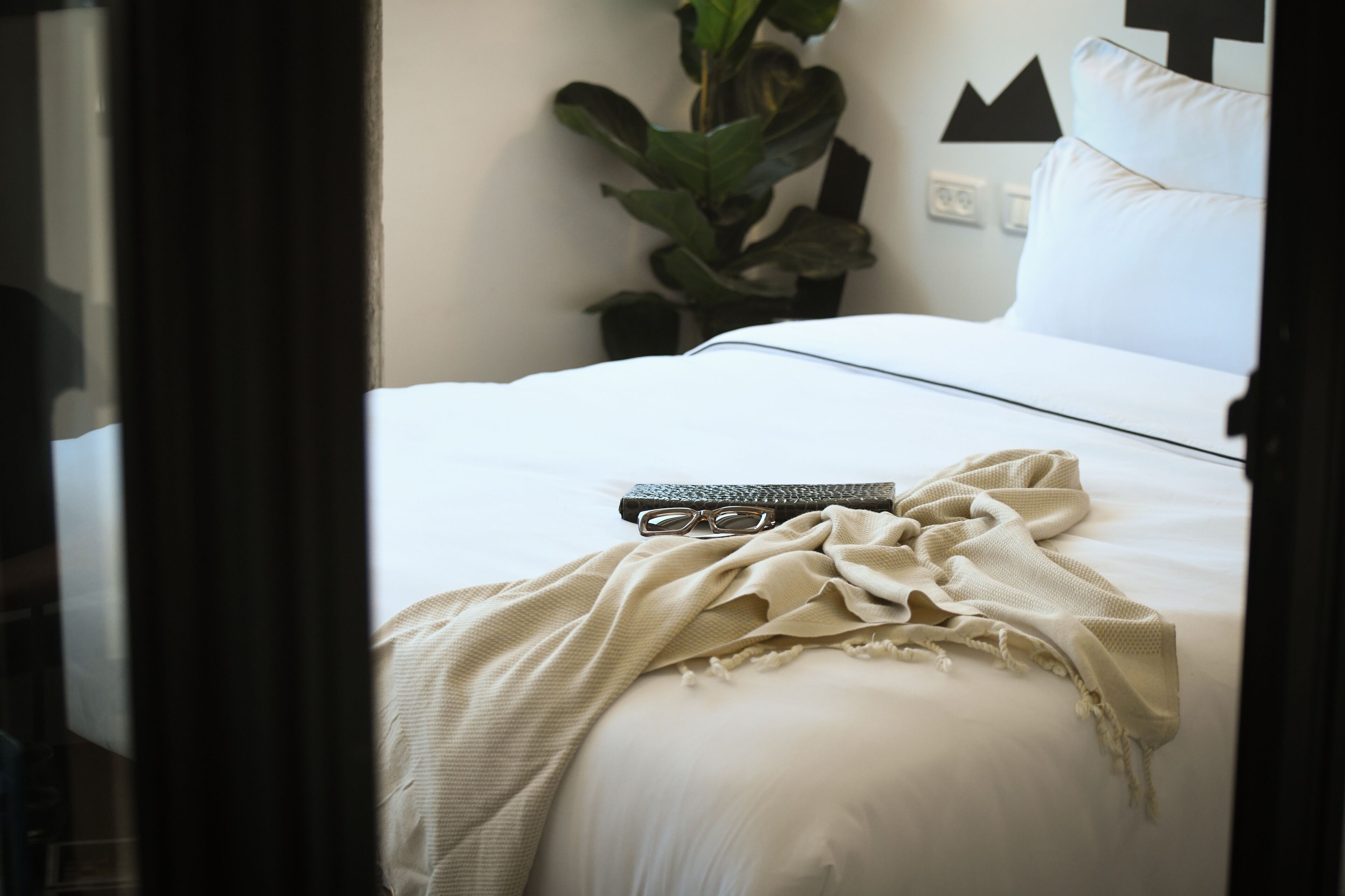 Pixel – An Autonomous Hotel by Loginn