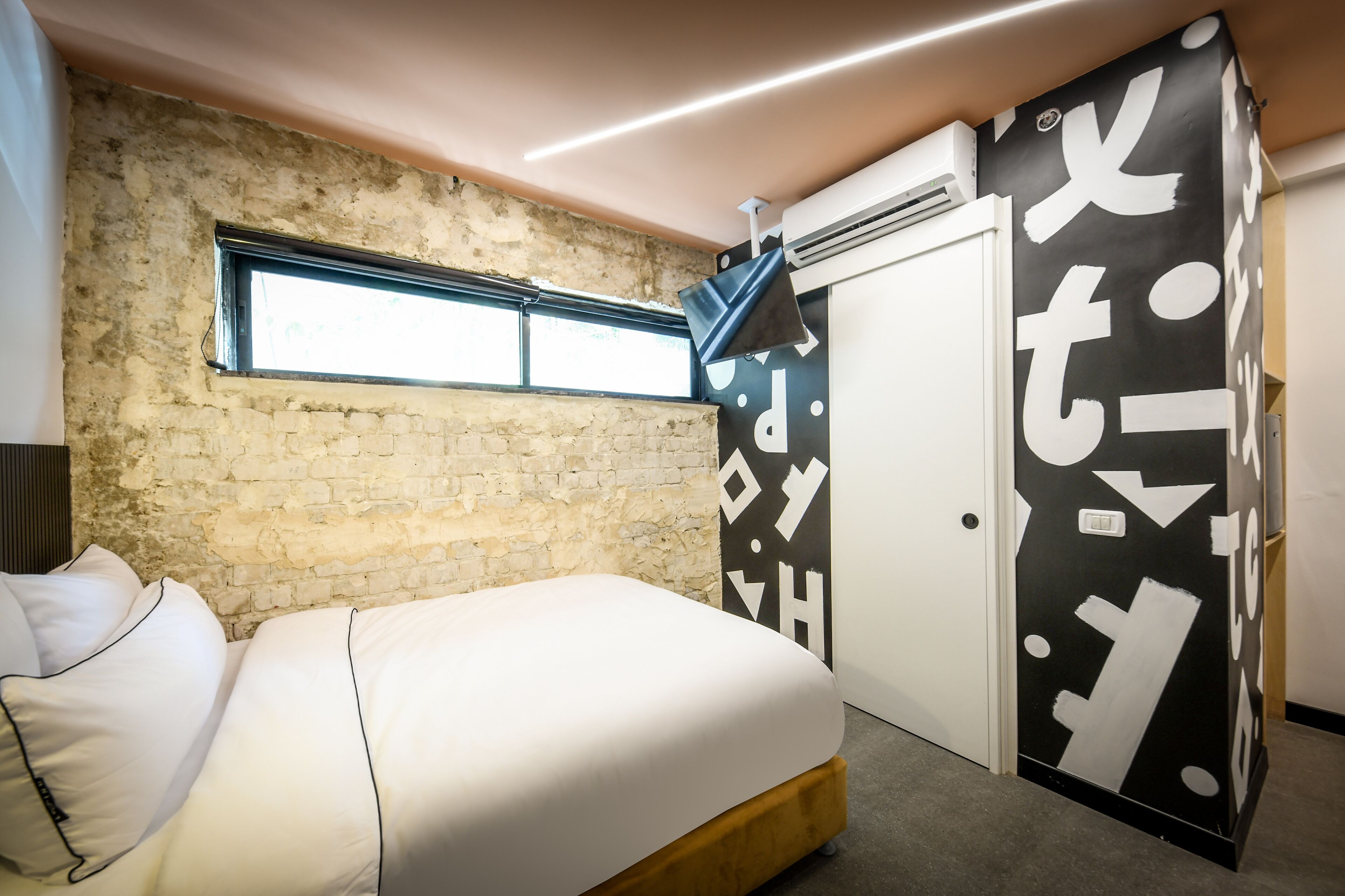 Pixel – An Autonomous Hotel by Loginn