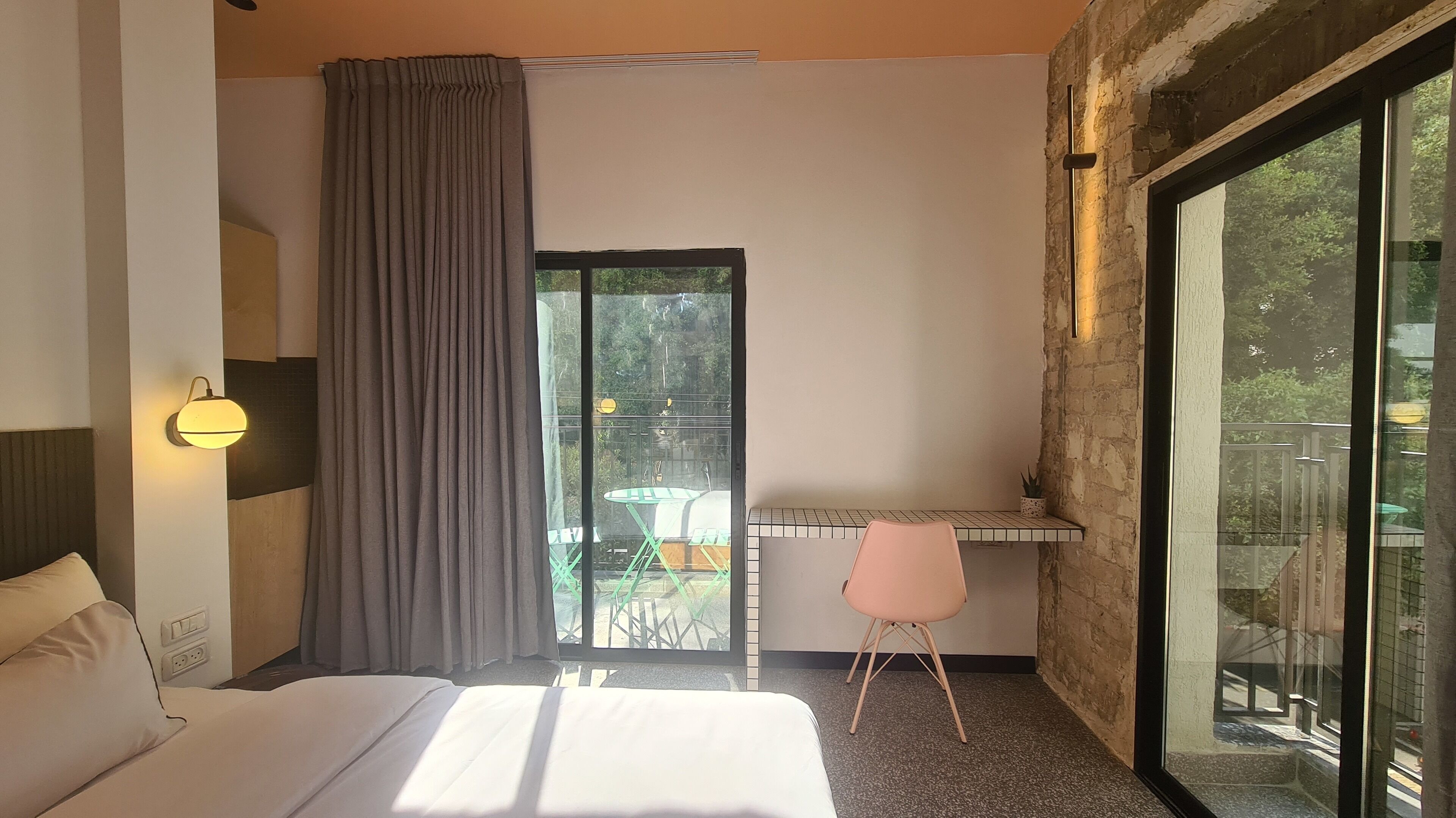 Pixel – An Autonomous Hotel by Loginn