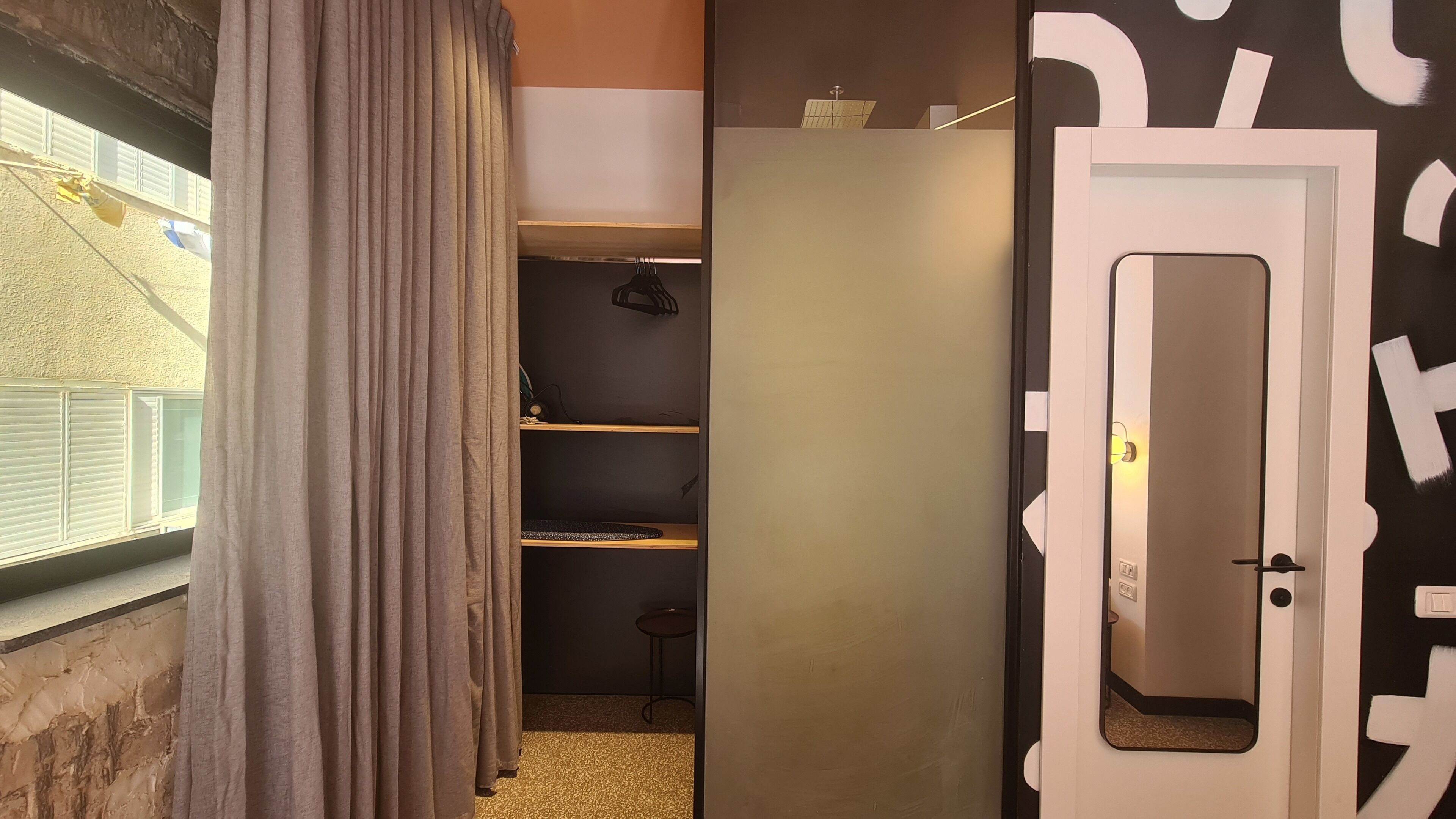 Pixel – An Autonomous Hotel by Loginn