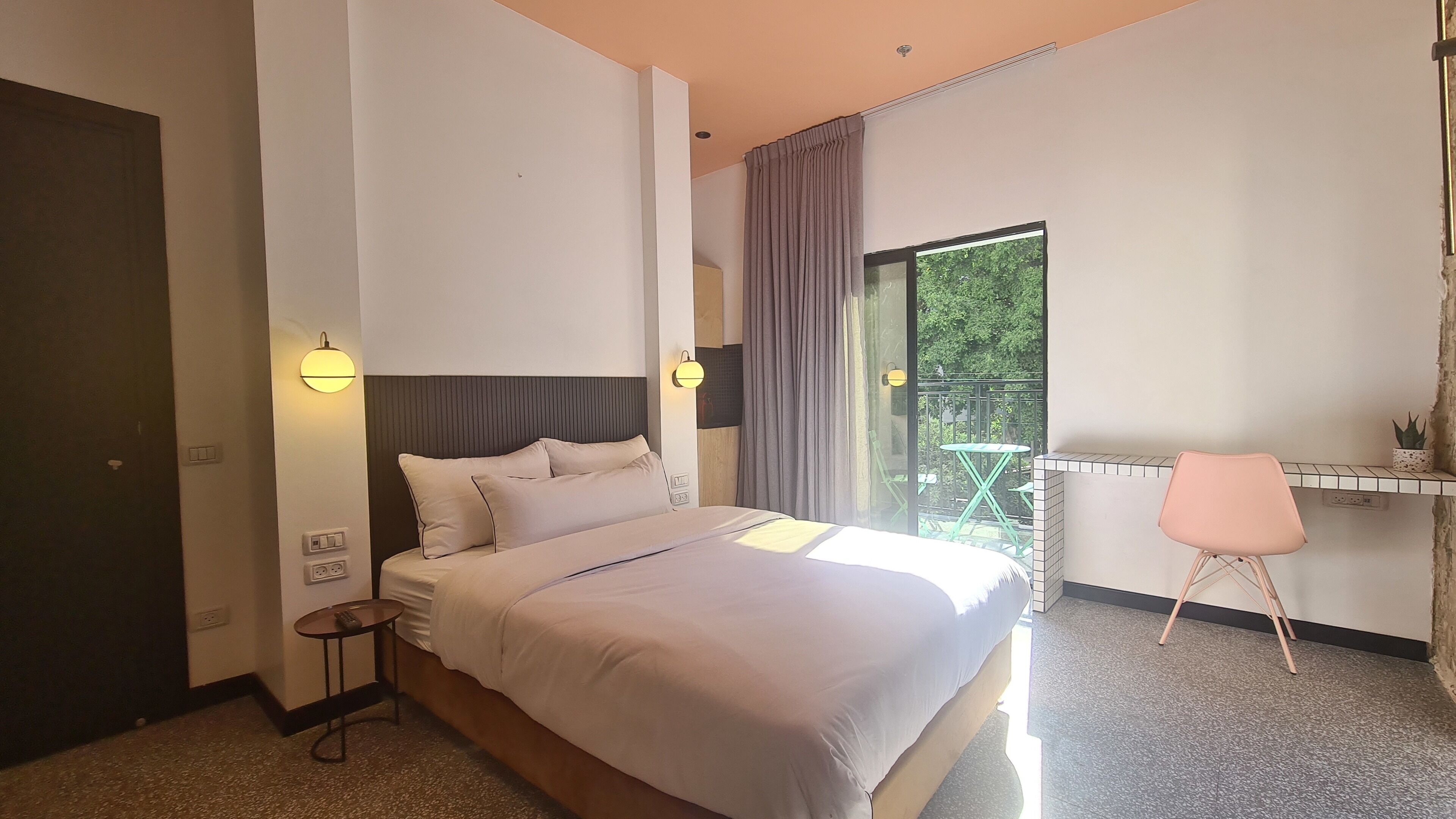 Pixel – An Autonomous Hotel by Loginn