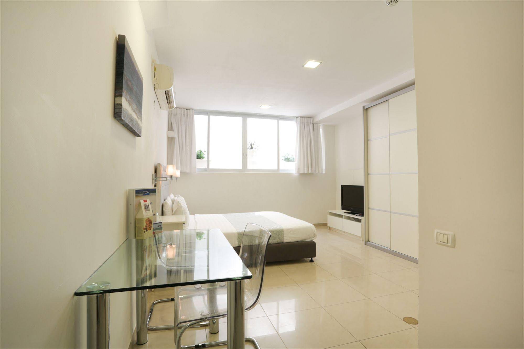 Sea Land Suites