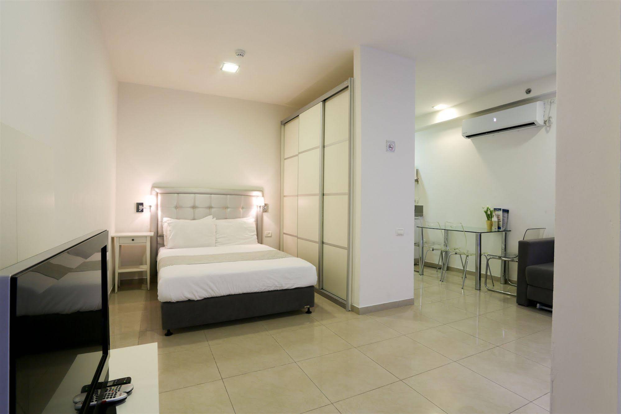 Sea Land Suites