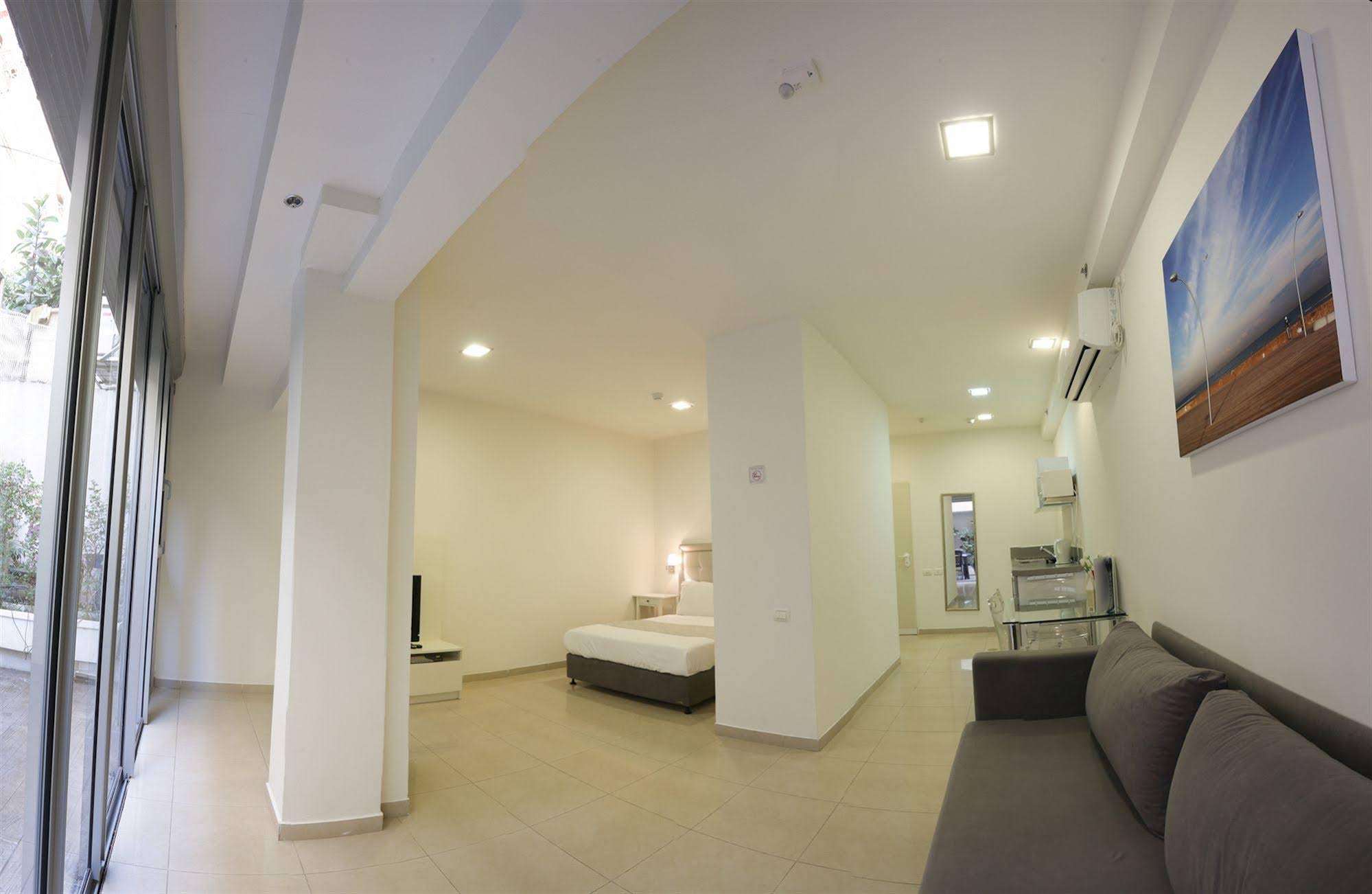 Sea Land Suites