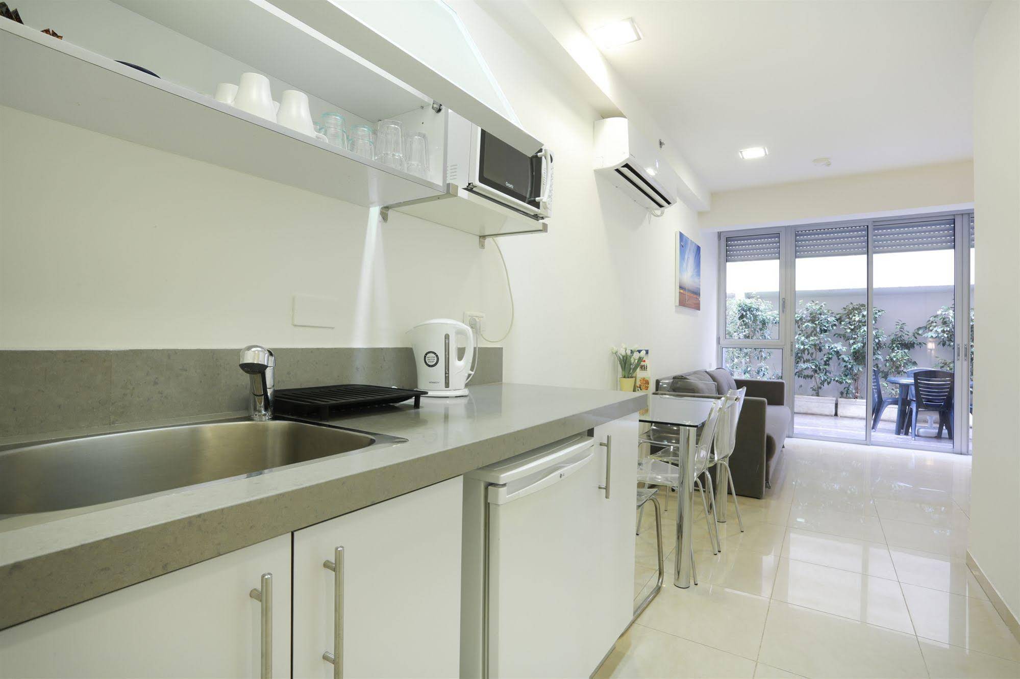 Sea Land Suites