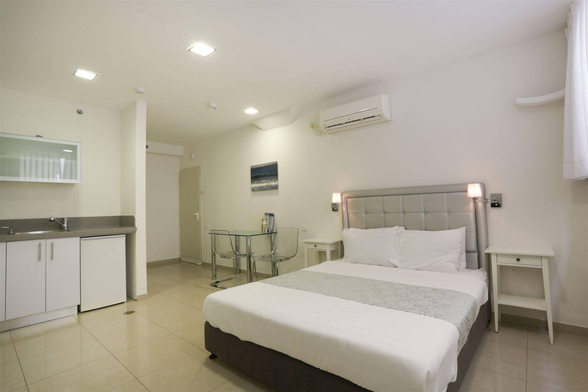 Sea Land Suites