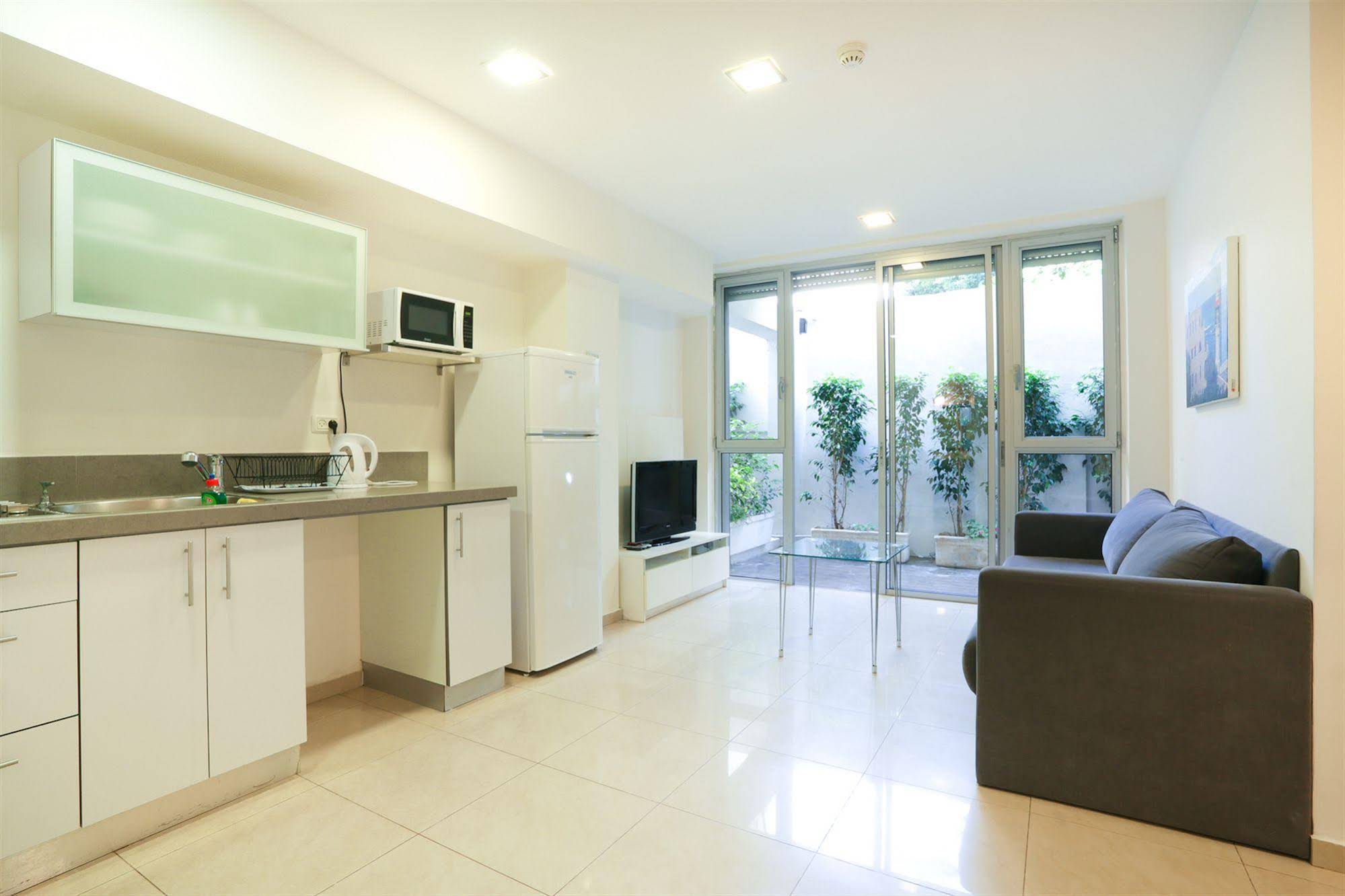 Sea Land Suites