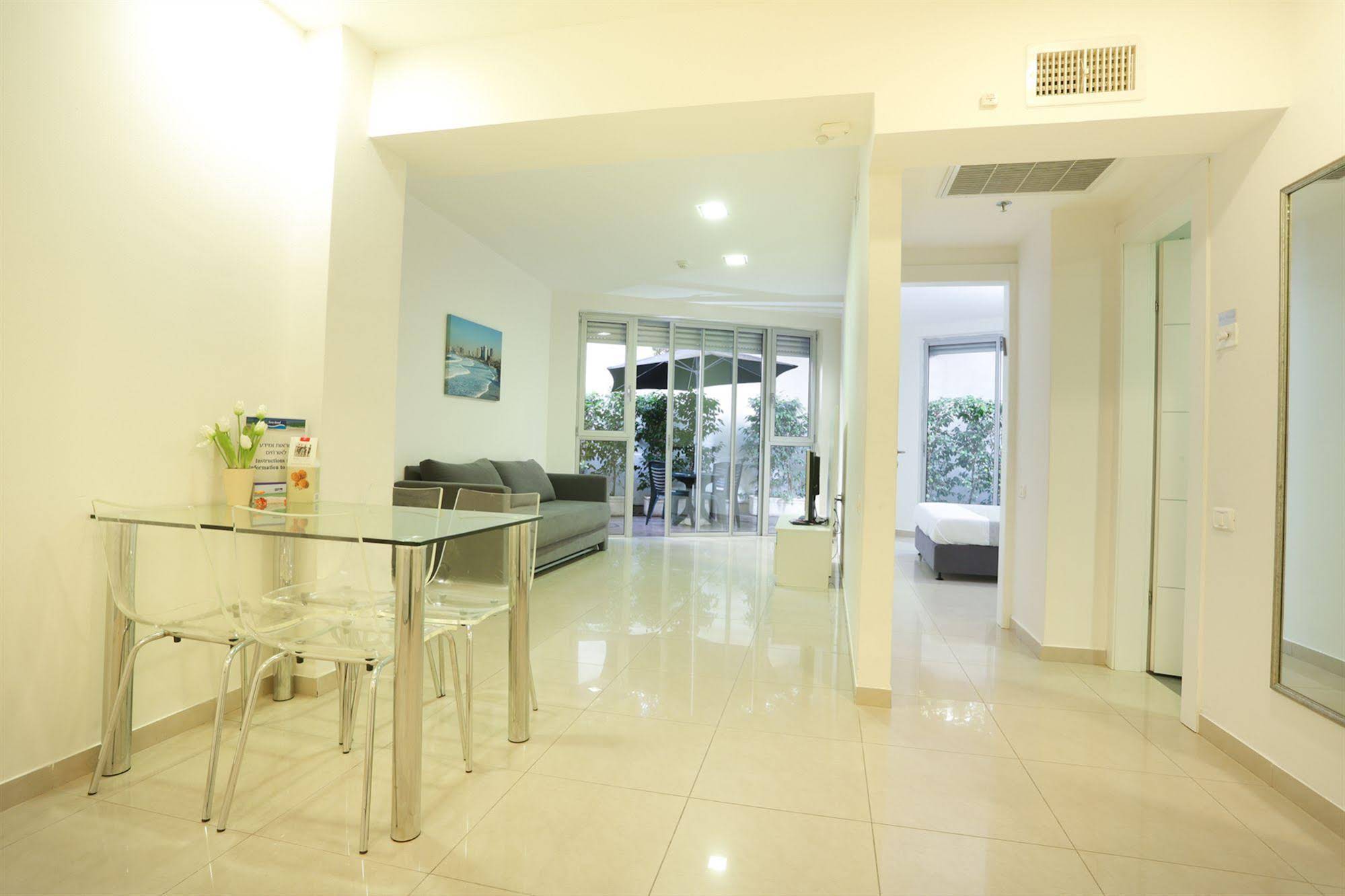 Sea Land Suites