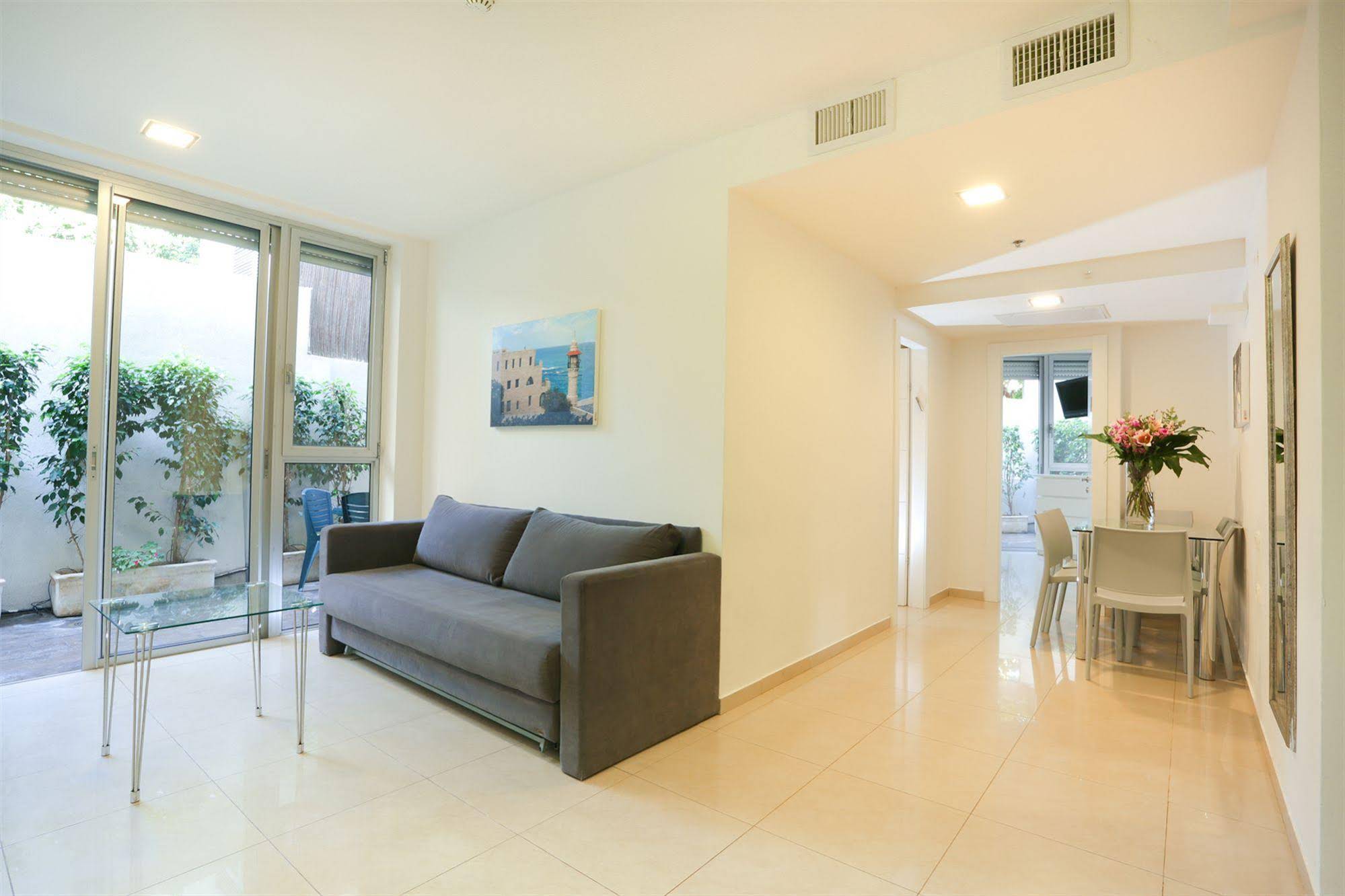 Sea Land Suites
