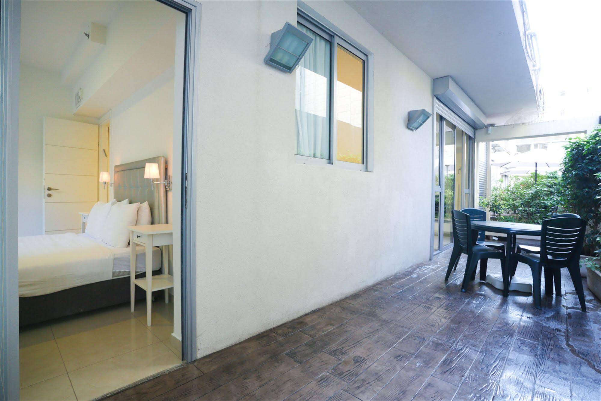 Sea Land Suites