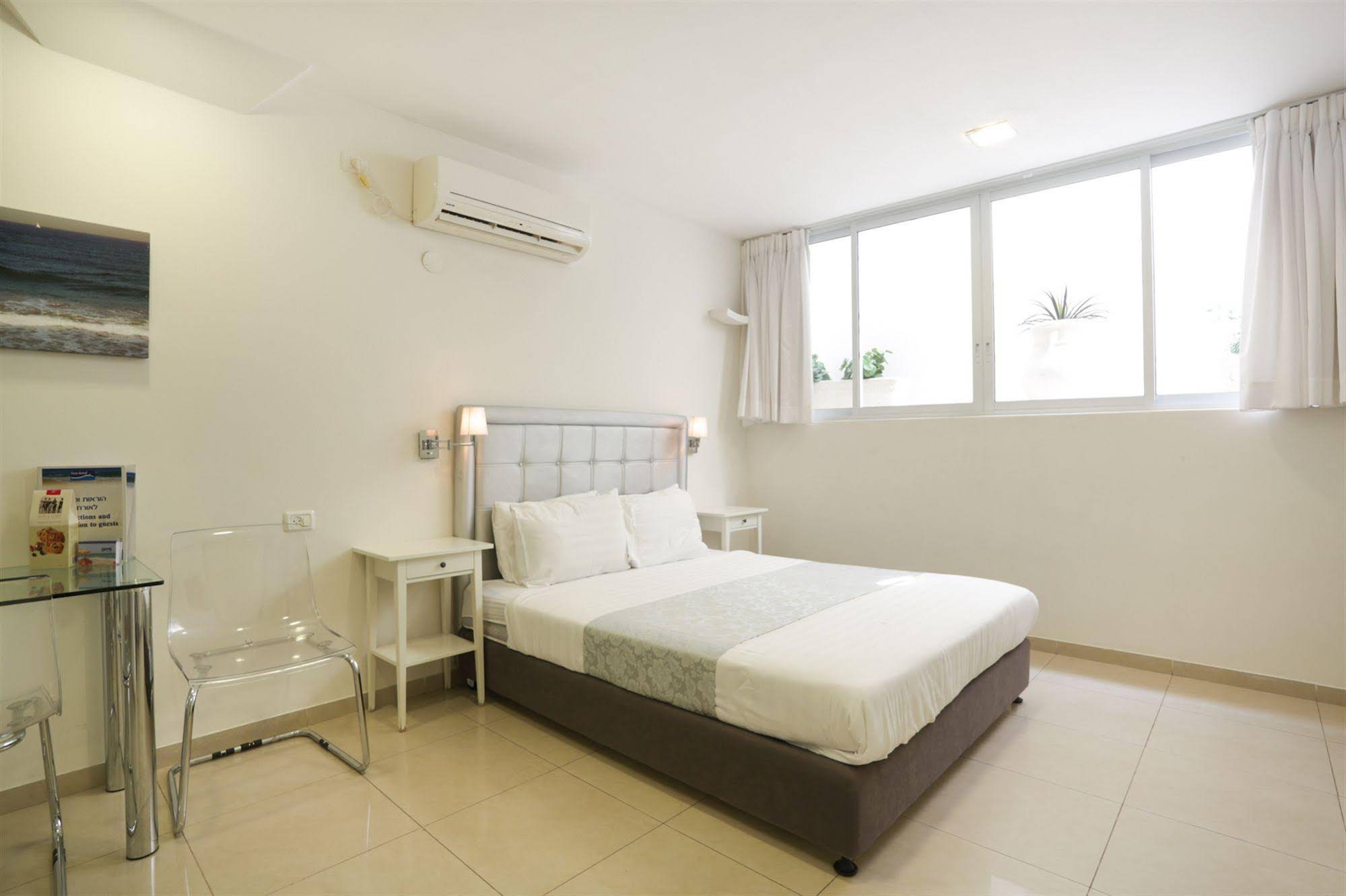 Sea Land Suites
