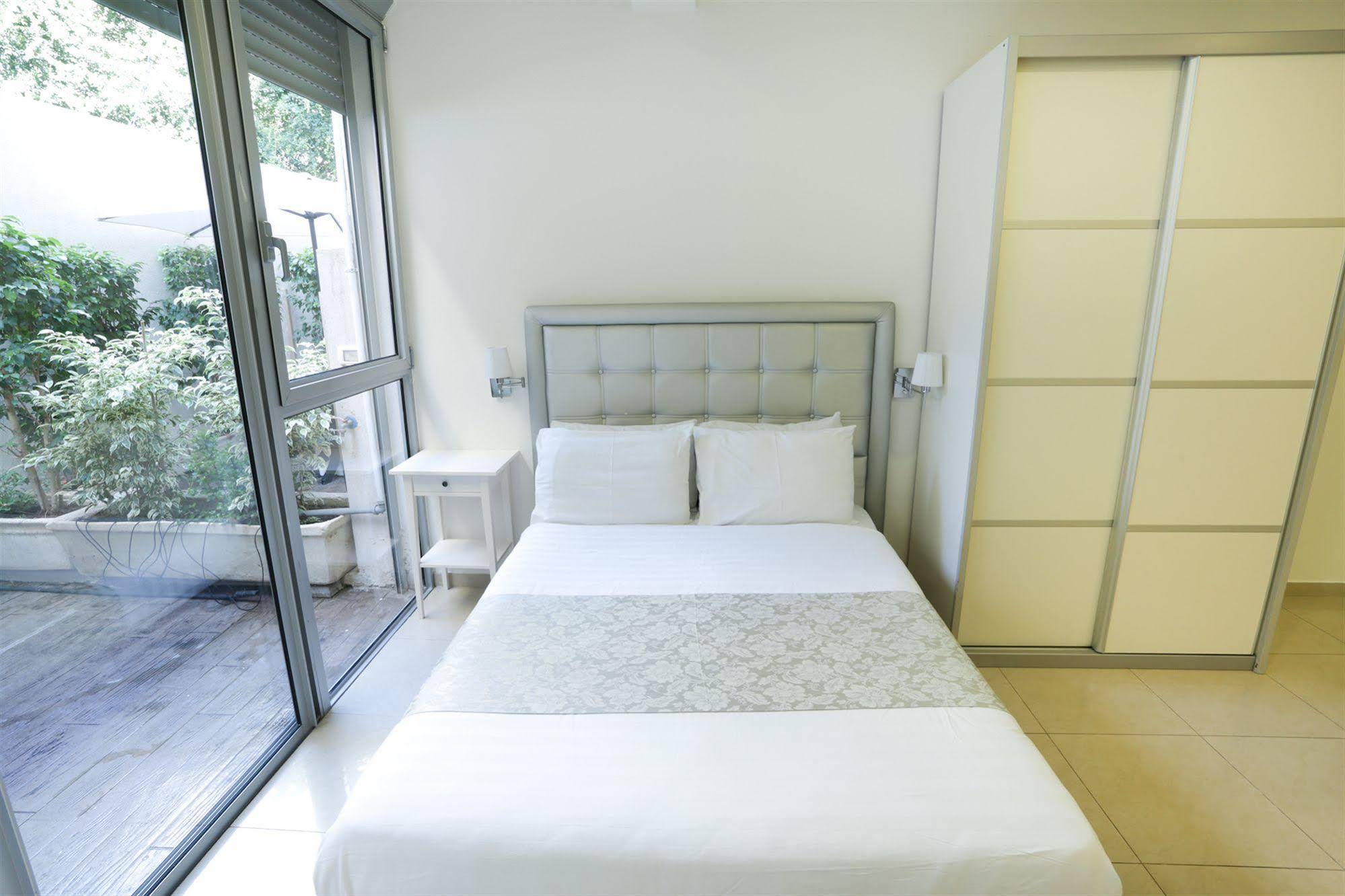 Sea Land Suites