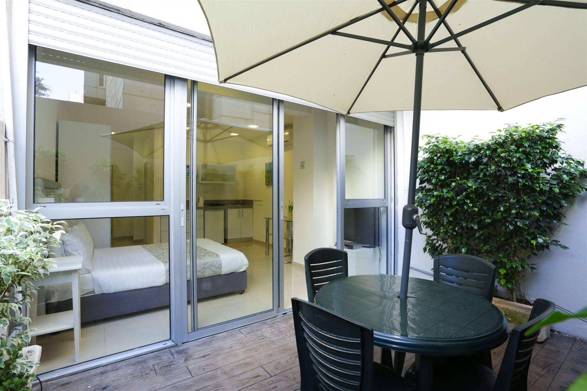 Sea Land Suites