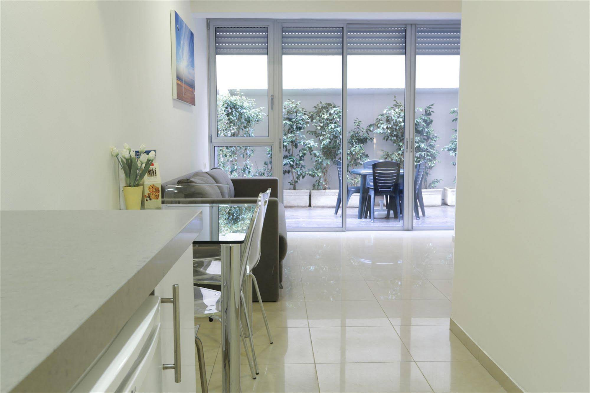Sea Land Suites