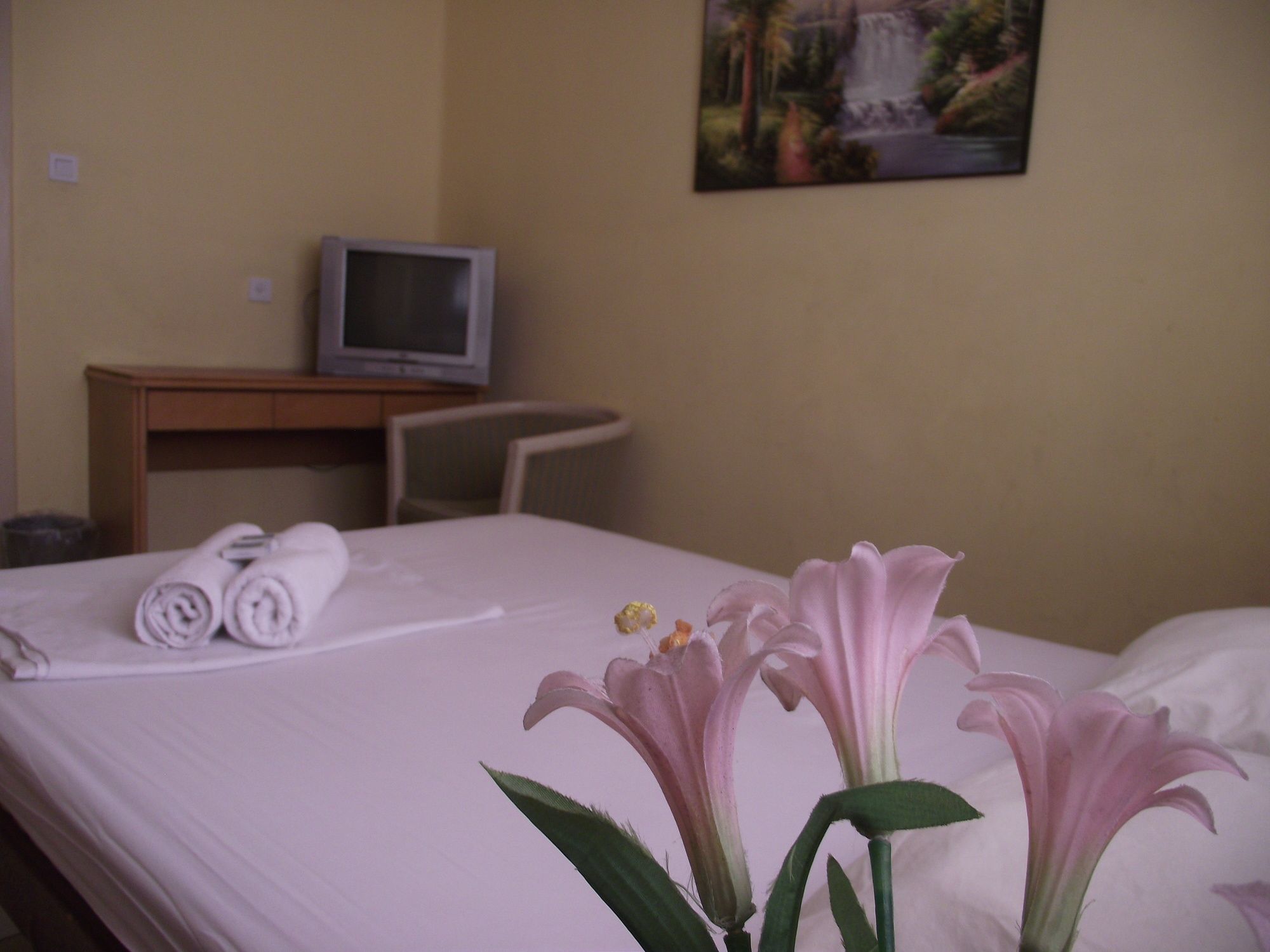 Silicate – An Autonomous Hotel by Loginn