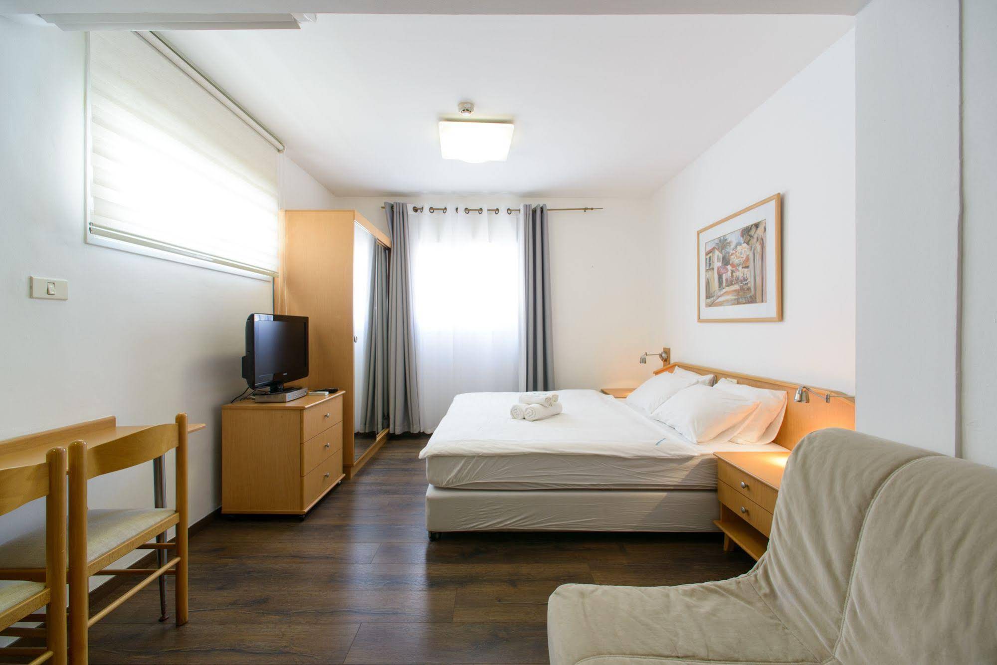 Star Apartments
