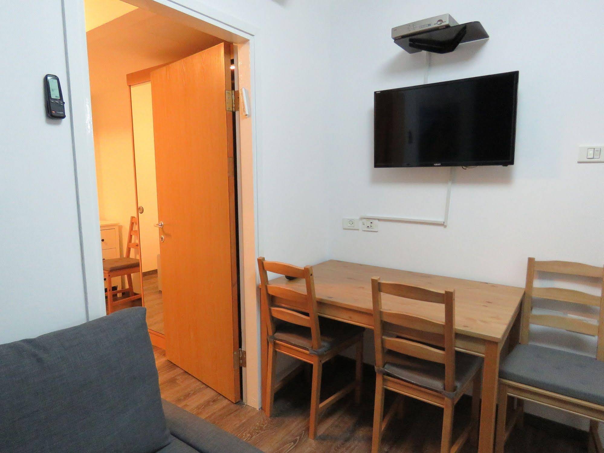 Star Apartments
