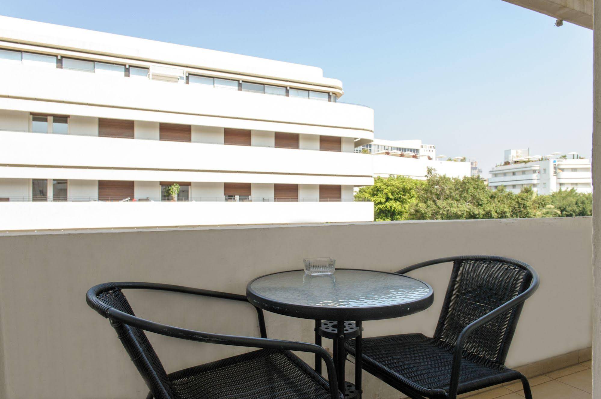 Star Apartments