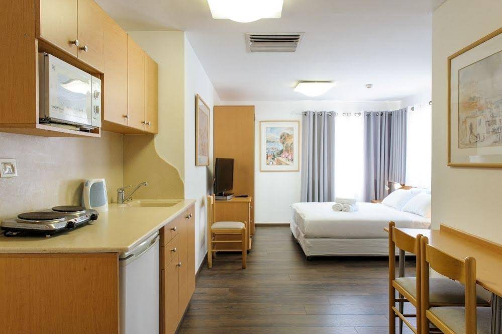Star Apartments