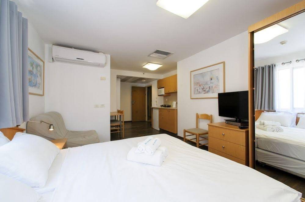 Star Apartments