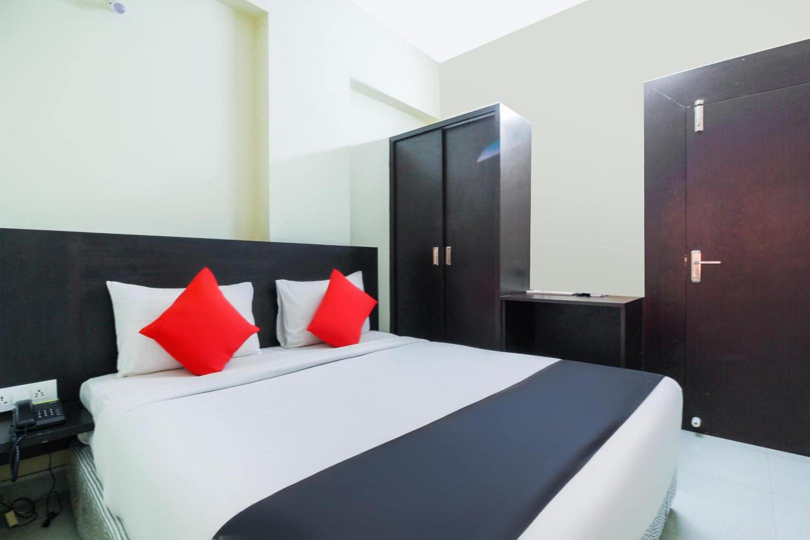 Capital O 70043 Limestone Luxury Rooms