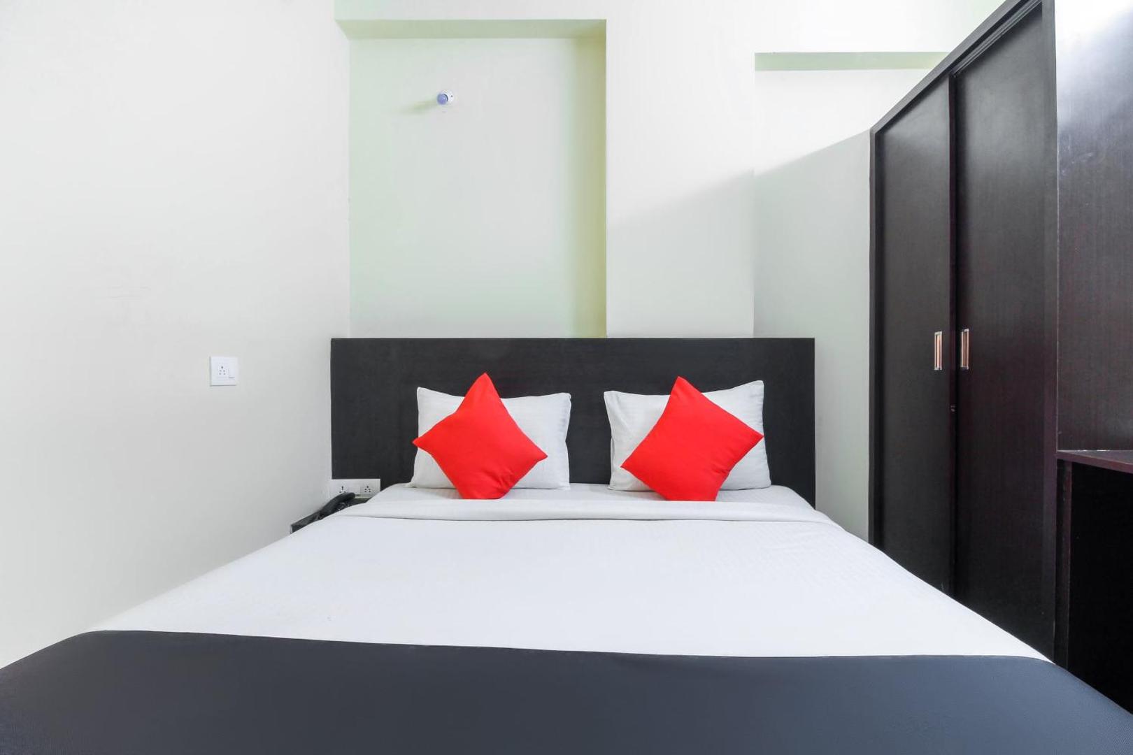 Capital O 70043 Limestone Luxury Rooms