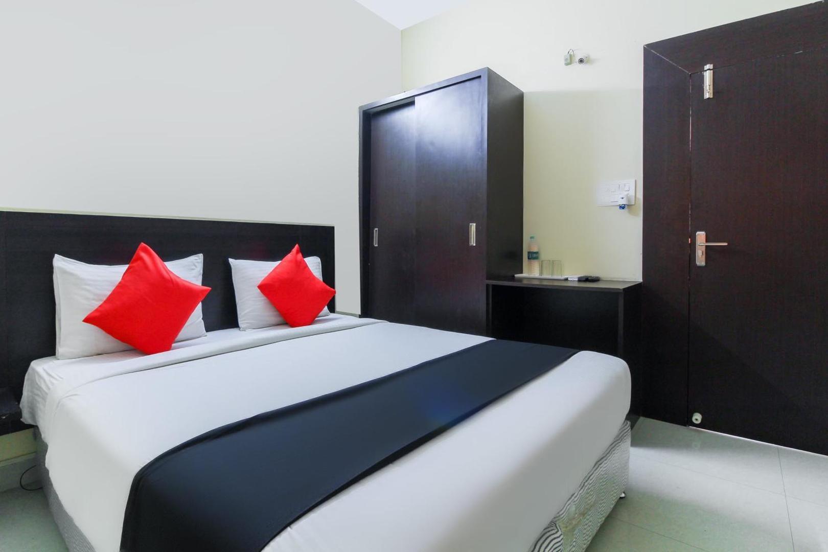 Capital O 70043 Limestone Luxury Rooms