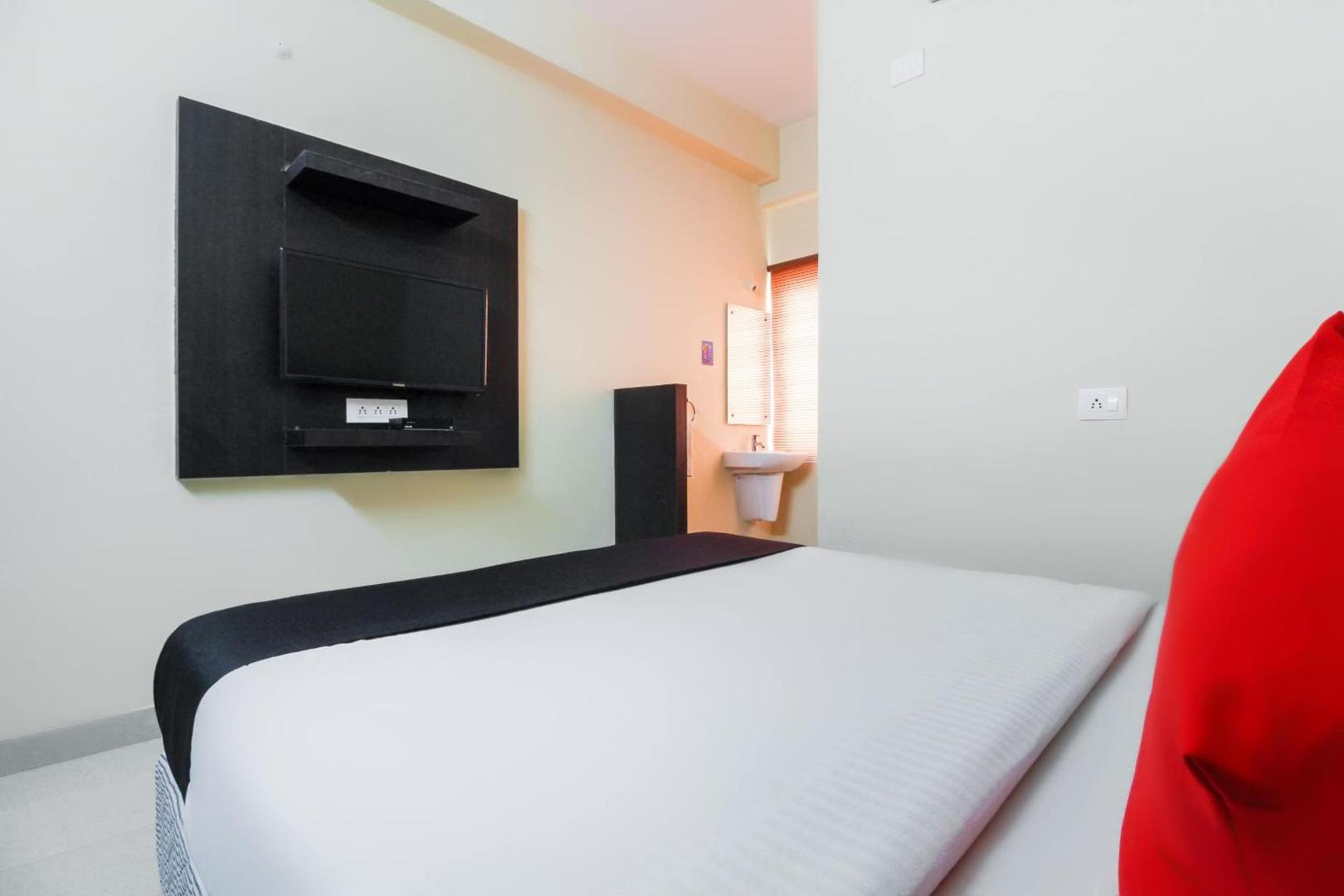 Capital O 70043 Limestone Luxury Rooms