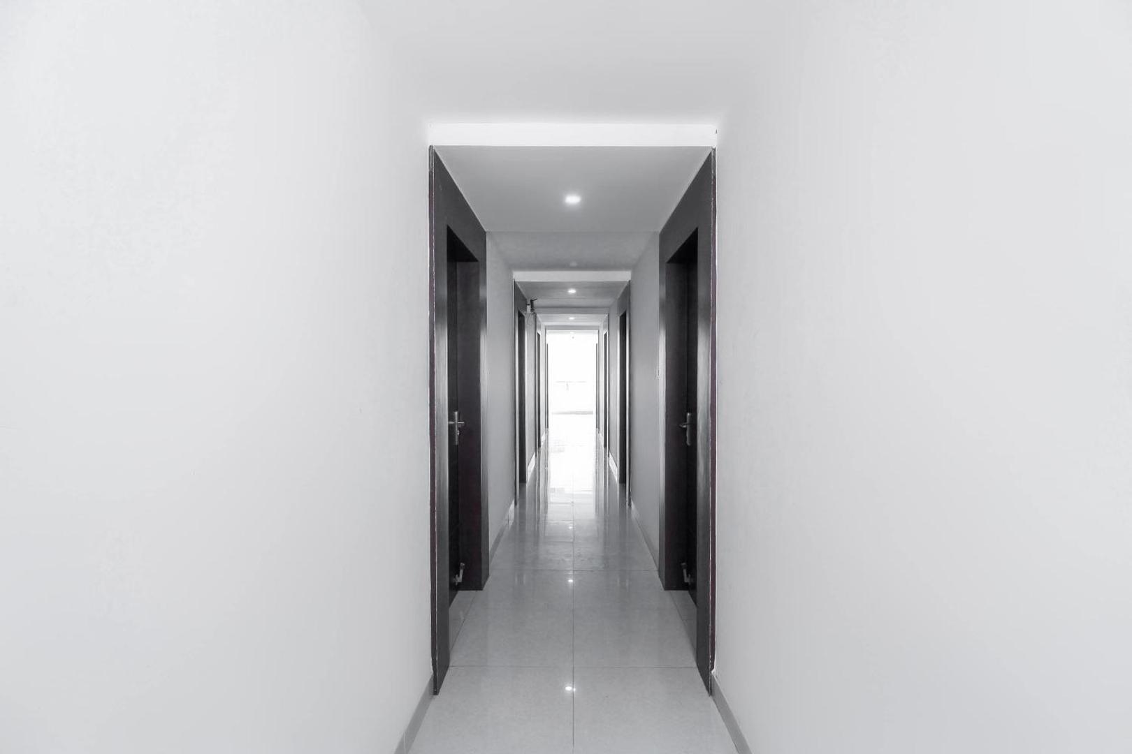 Capital O 70043 Limestone Luxury Rooms