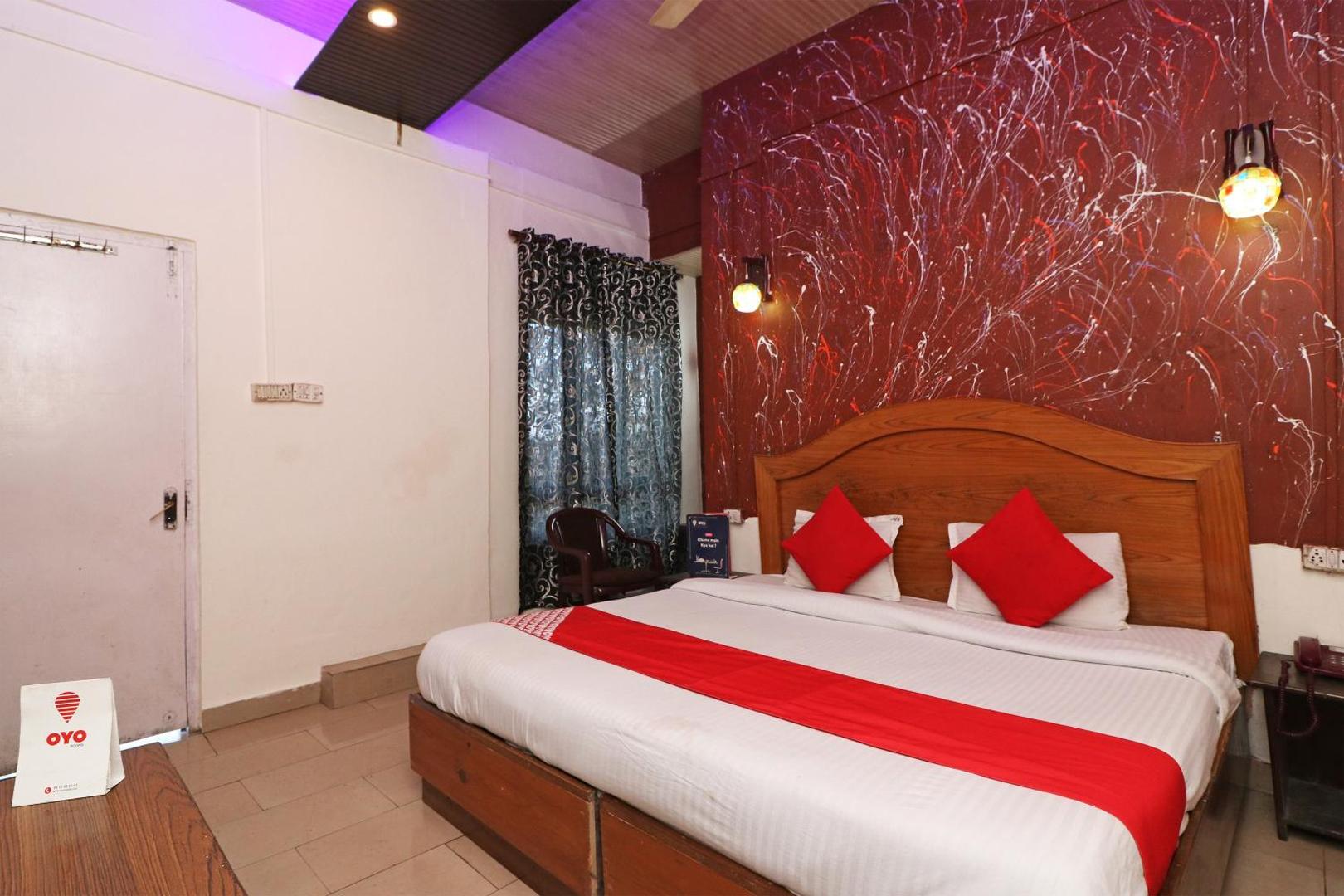 OYO 71906 Grand Hotel And Lodge