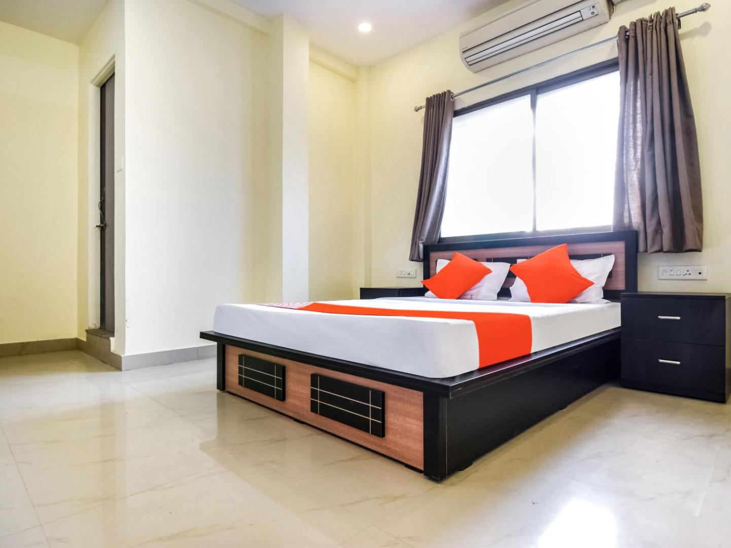 OYO 71906 Grand Hotel And Lodge