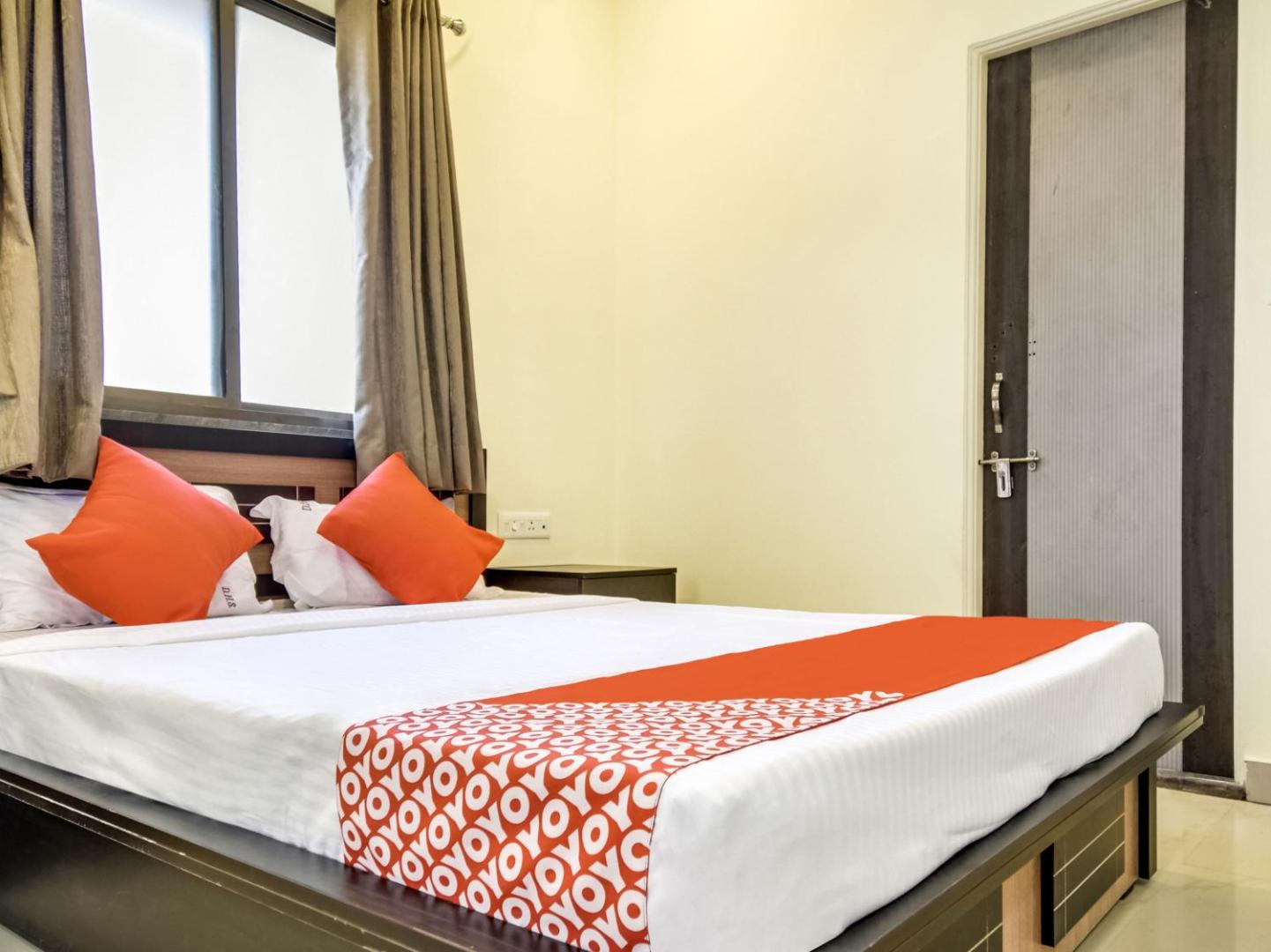 OYO 71906 Grand Hotel And Lodge