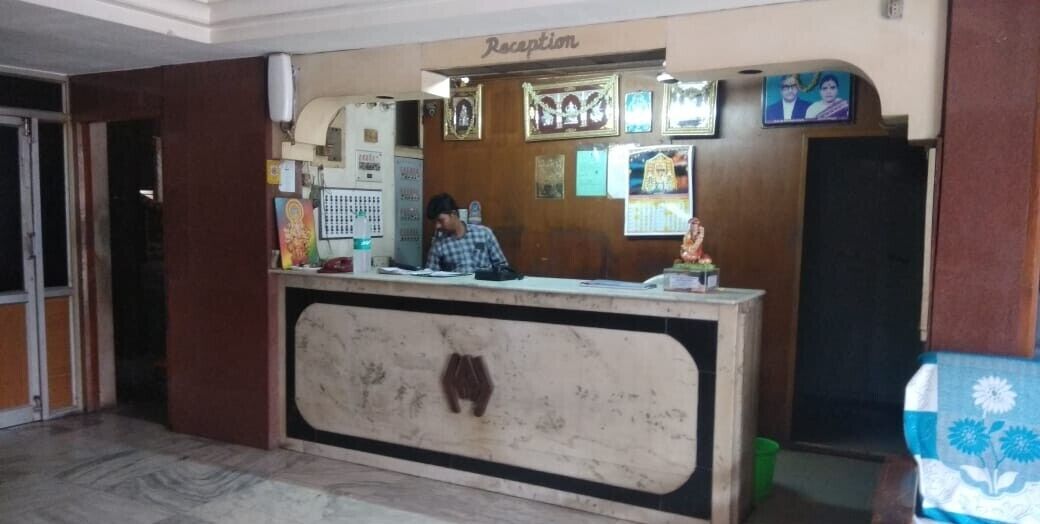 Amaravathi Hotel by iROOMZ