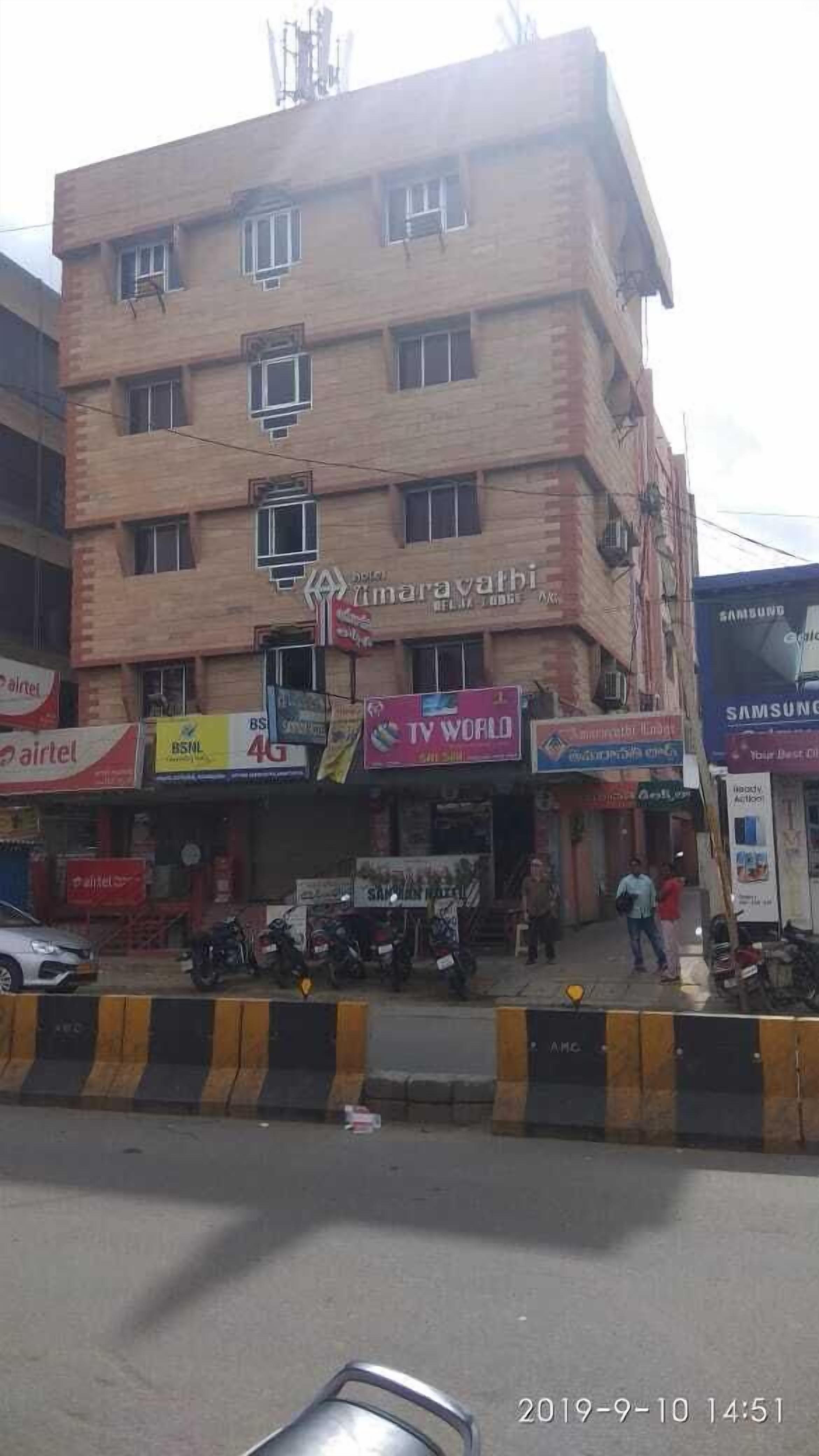 Amaravathi Hotel by iROOMZ