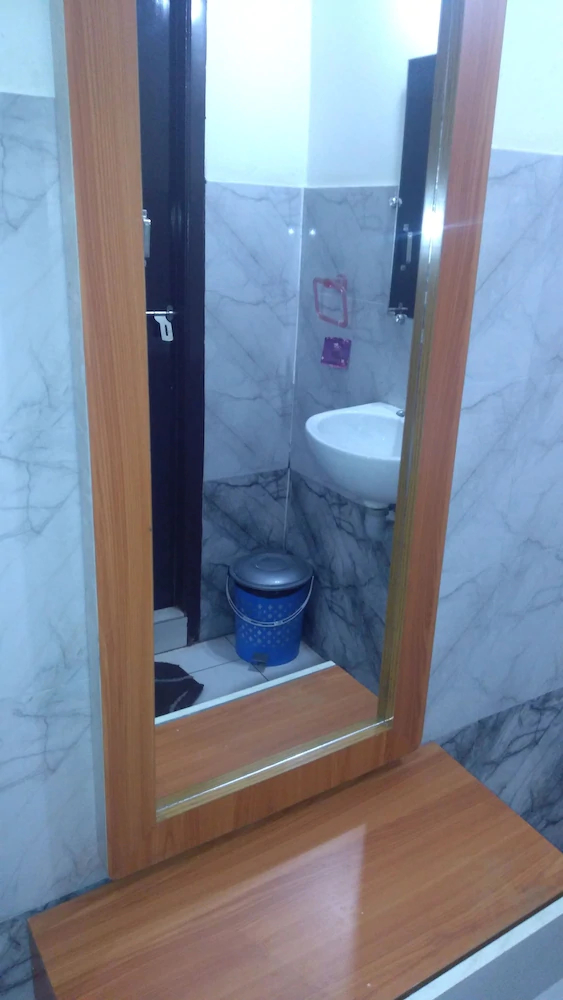 Murgan Residency by Iroomz